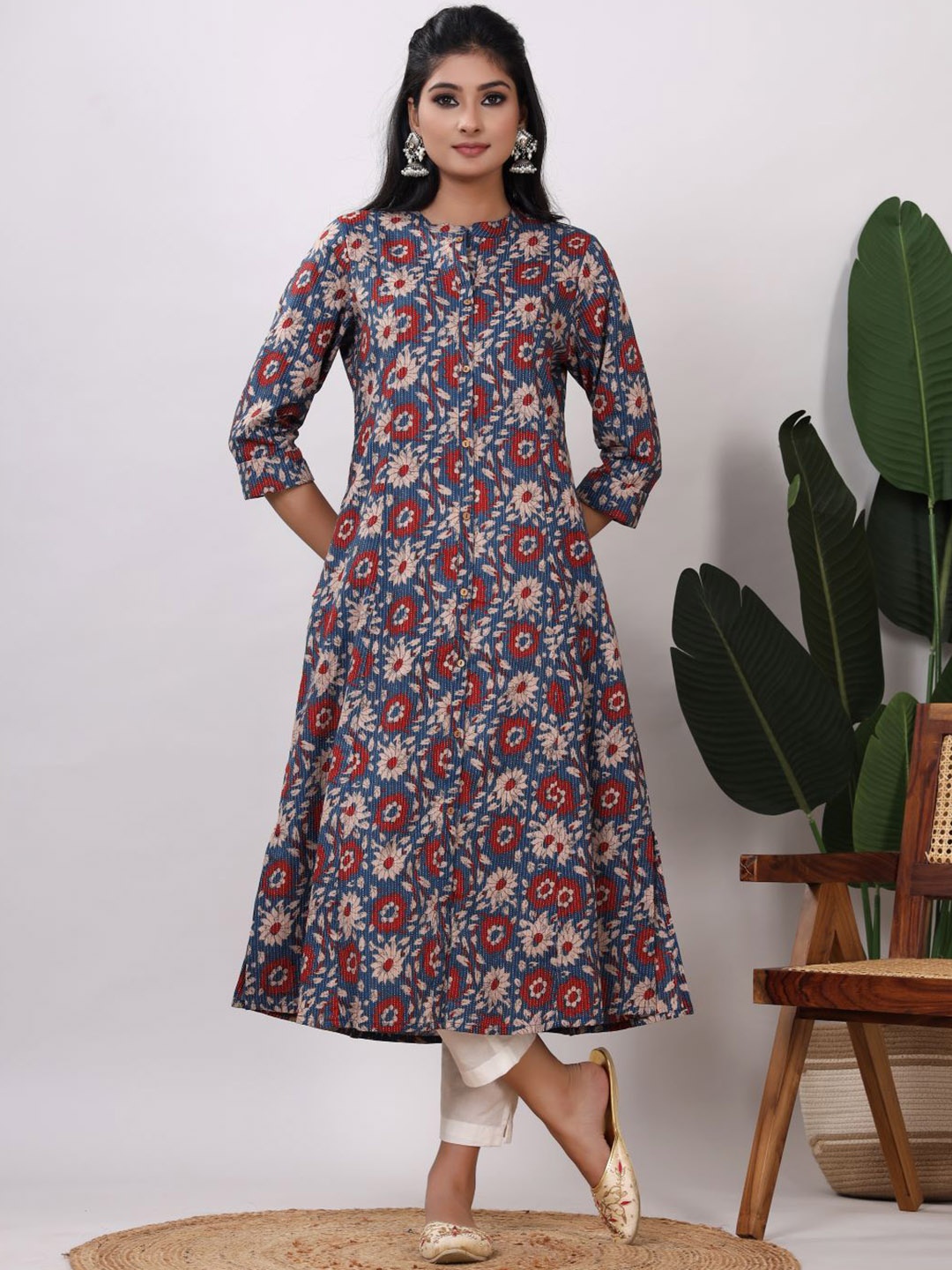 VASVI Floral Printed Mandarin Collar Straight Kurta, Blue