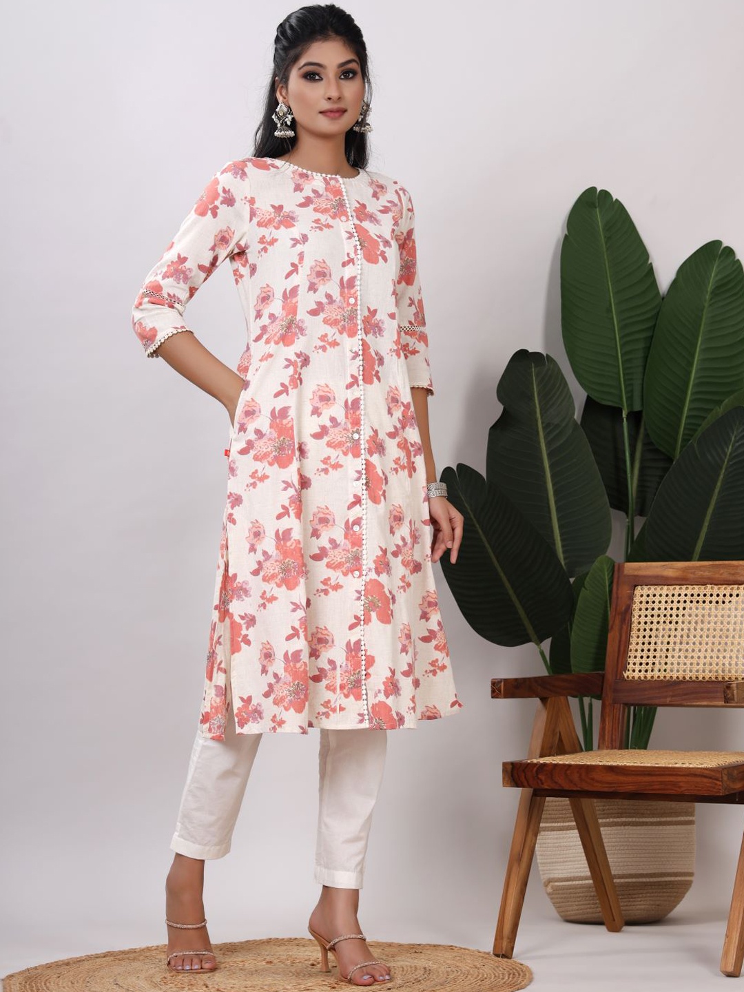 

VASVI Floral Printed Regular Sleeves Cotton Flex A-Line Kurta, Pink