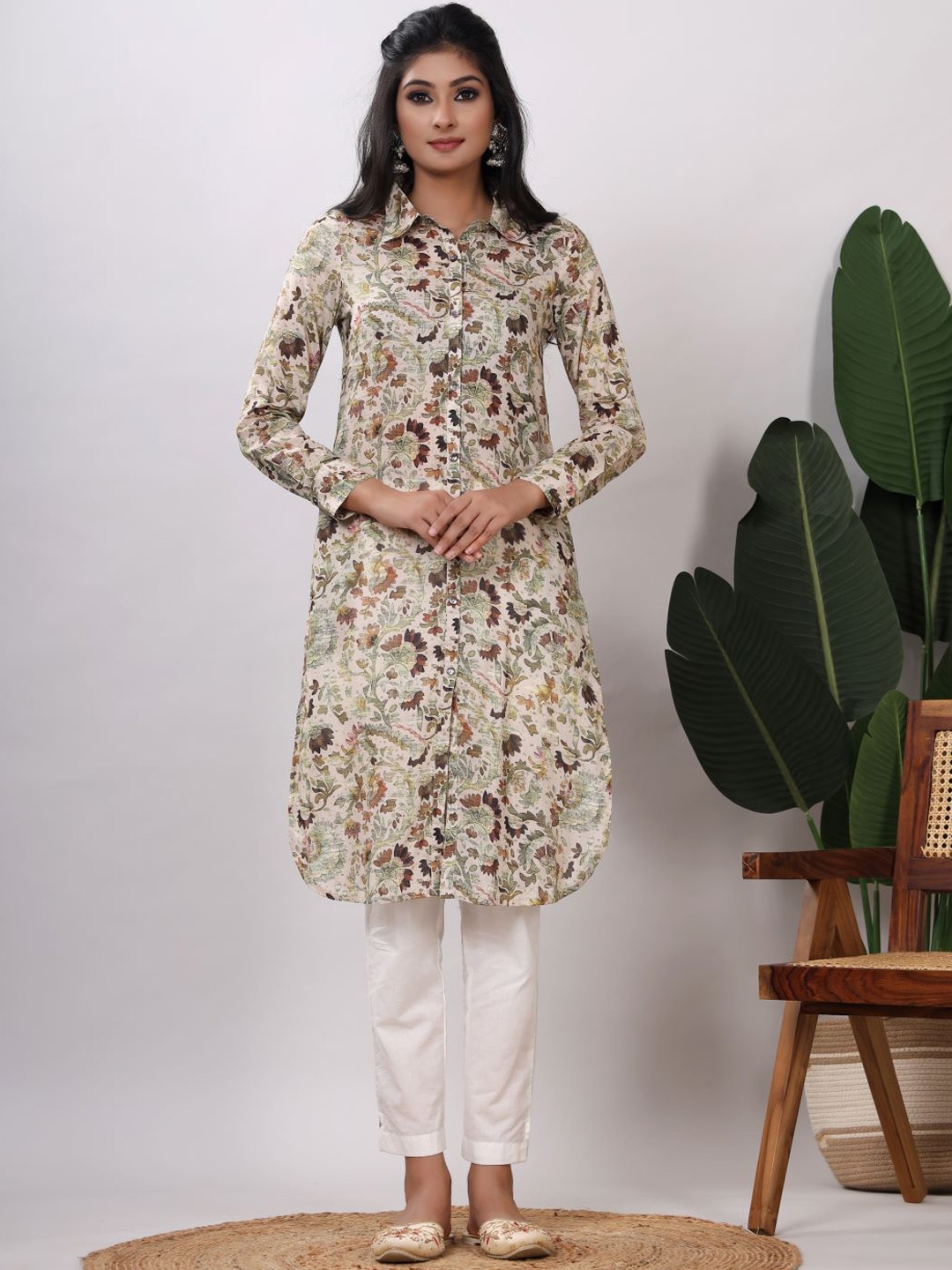 

VASVI Floral Printed Shirt Collar Ajrakh Work Silk Straight Kurta, Green