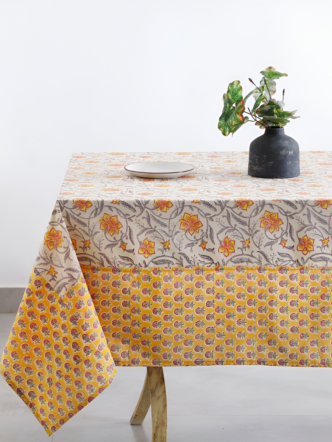 

TARAN LIVING Orange Floral Cotton 6-Seater Table Cover
