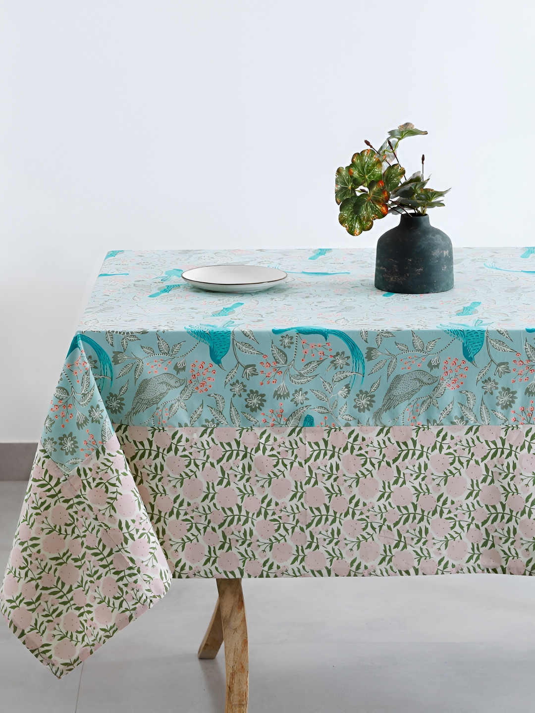 

TARAN LIVING Blue Floral Cotton 6-Seater Table Cover