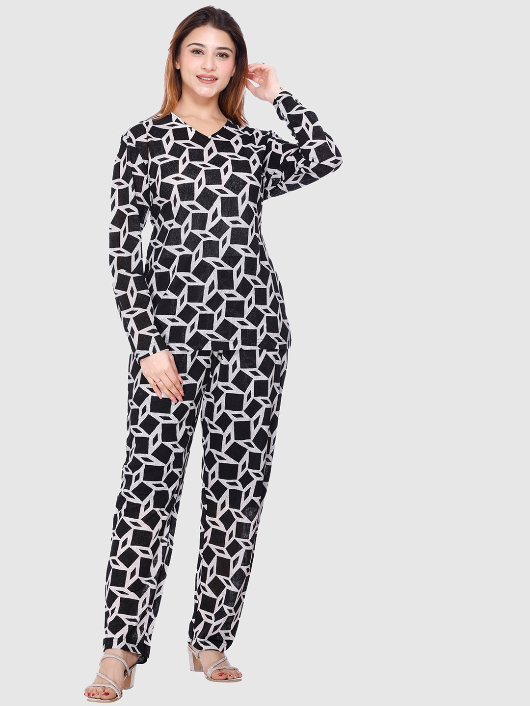 

Y&I Printed V-Neck Top & Trouser, Black
