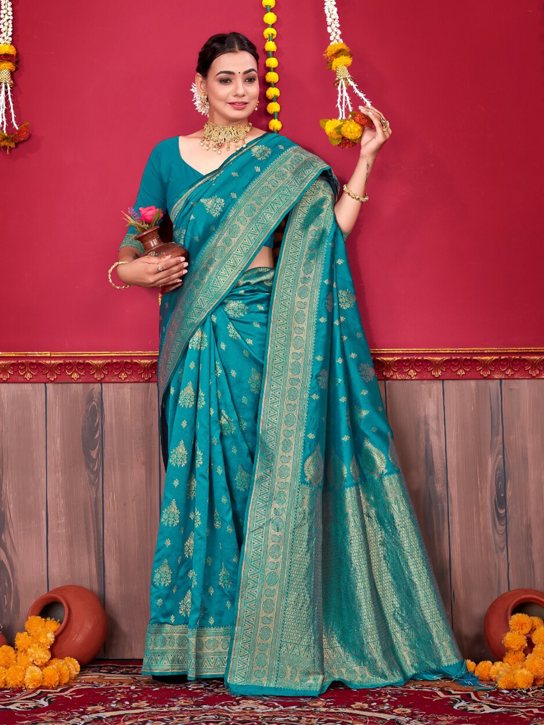 

trihut Woven Design Zari Silk Blend Banarasi Saree, Green