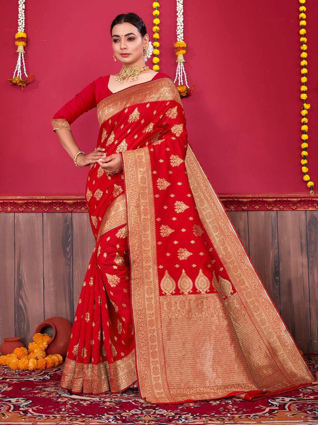 

trihut Woven Design Zari Silk Blend Banarasi Saree, Red