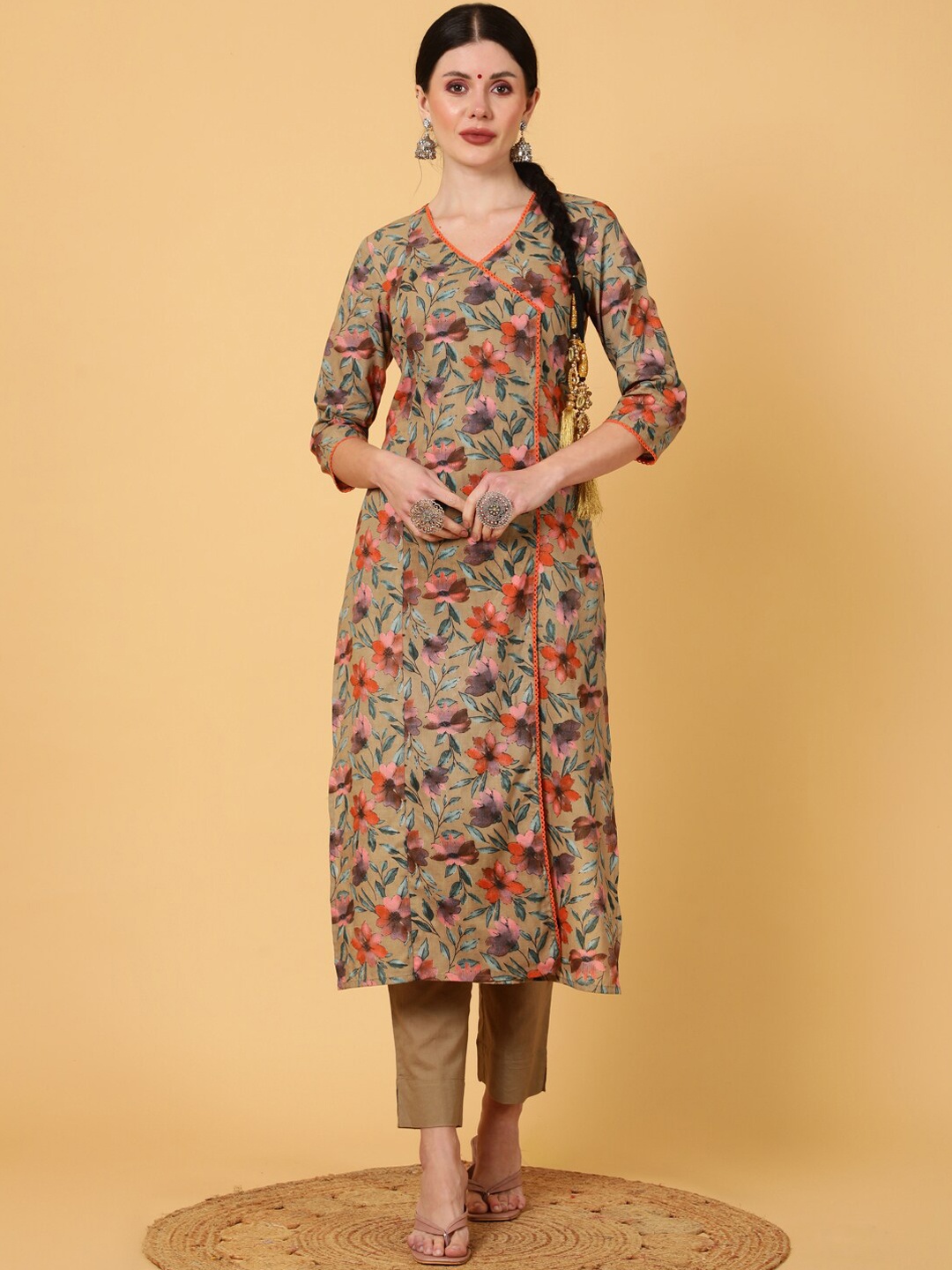 

GULMOHAR JAIPUR Women Floral Printed Thread Work Kurta, Brown