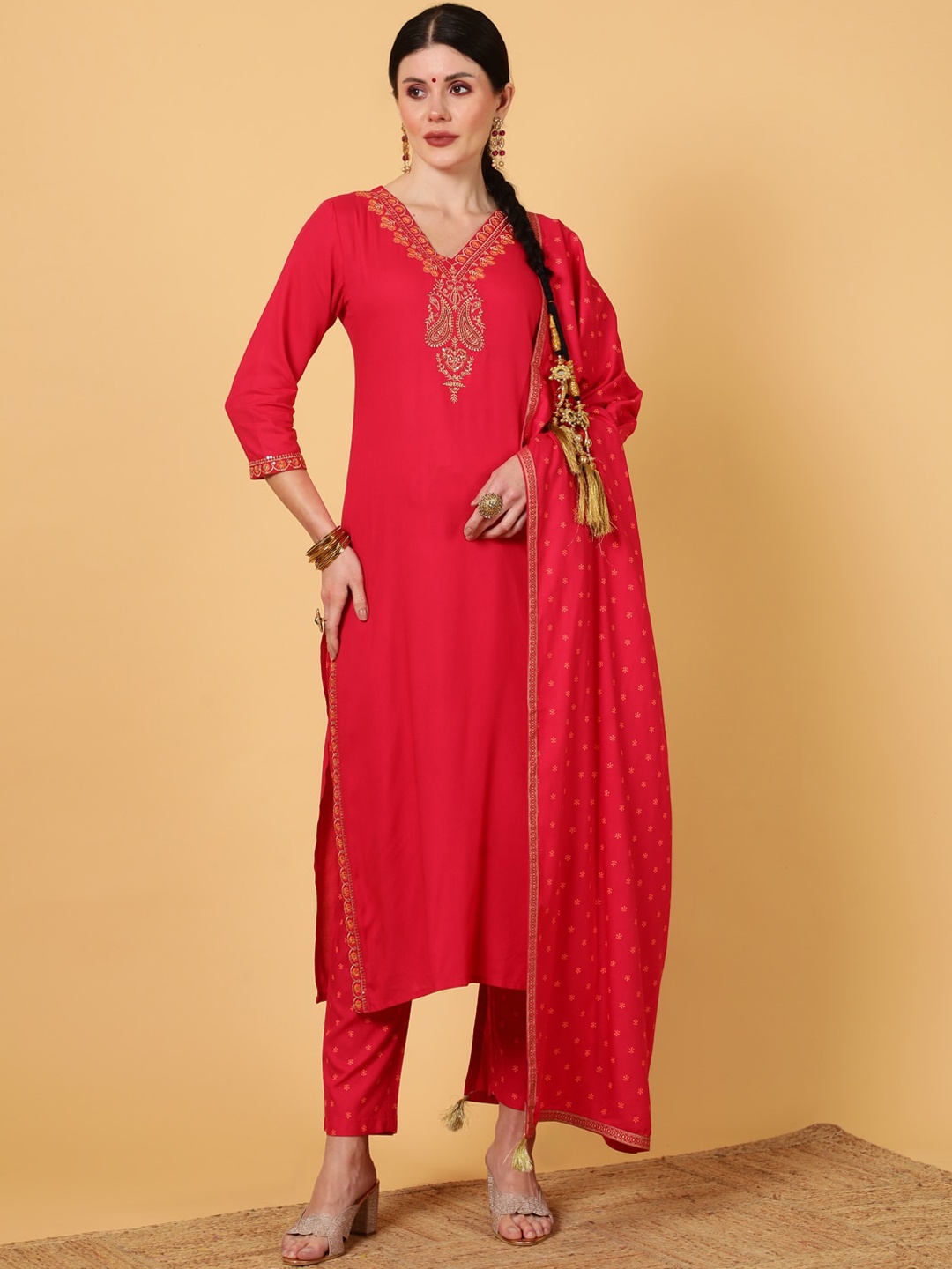 

GULMOHAR JAIPUR Women Floral Embroidered Regular Thread Work Kurta with Trousers & With Dupatta, Coral