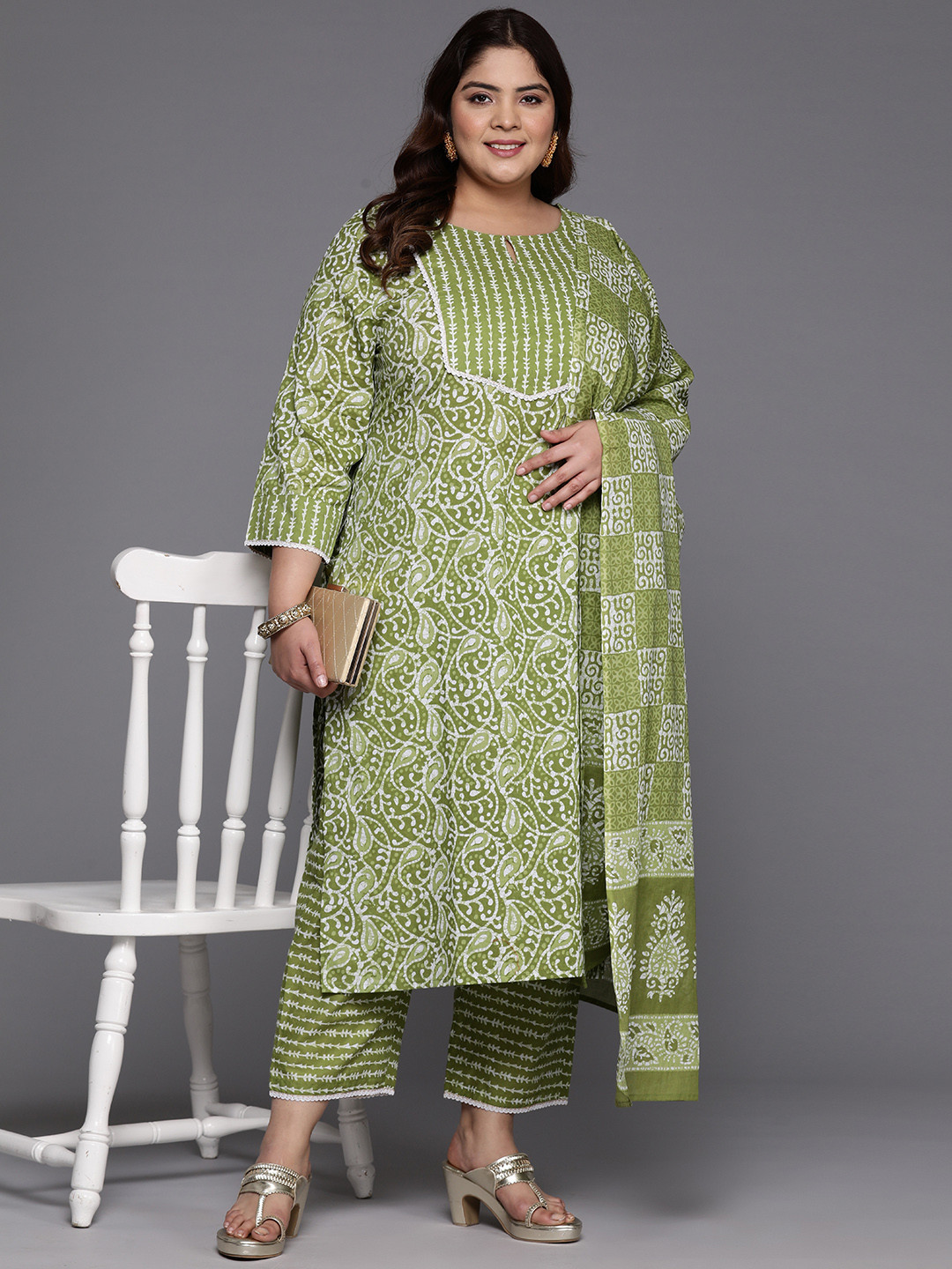 

Indo Era Women Plus Size Paisley Printed Regular Pure Cotton Kurta with Trousers & Dupatta, Green