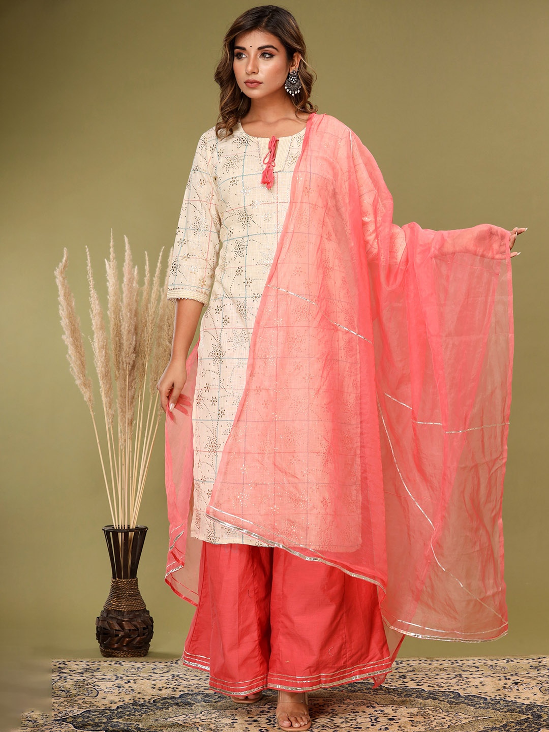 

AAYUMI Women Bandhani Printed Regular Pure Cotton Kurta with Sharara & With Dupatta, Off white