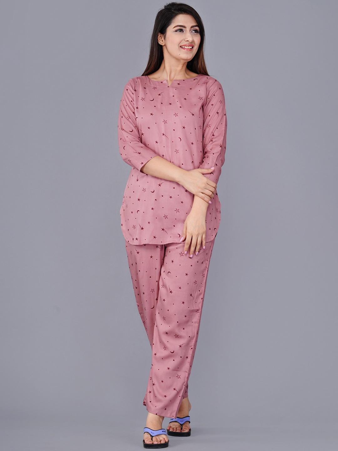 

TREND ME Women Printed Night suit, Maroon