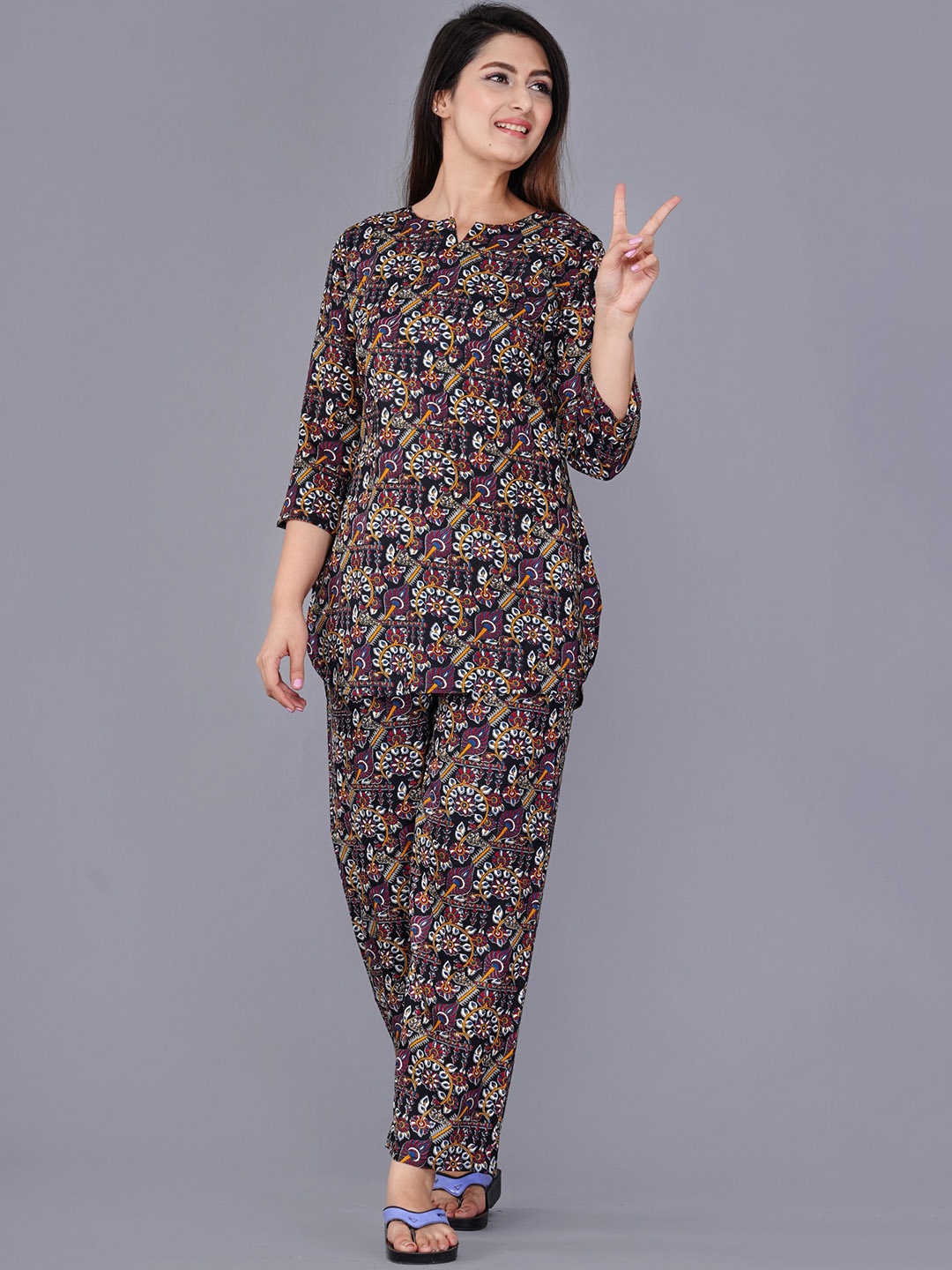 

TREND ME Women Printed Night suit, Black