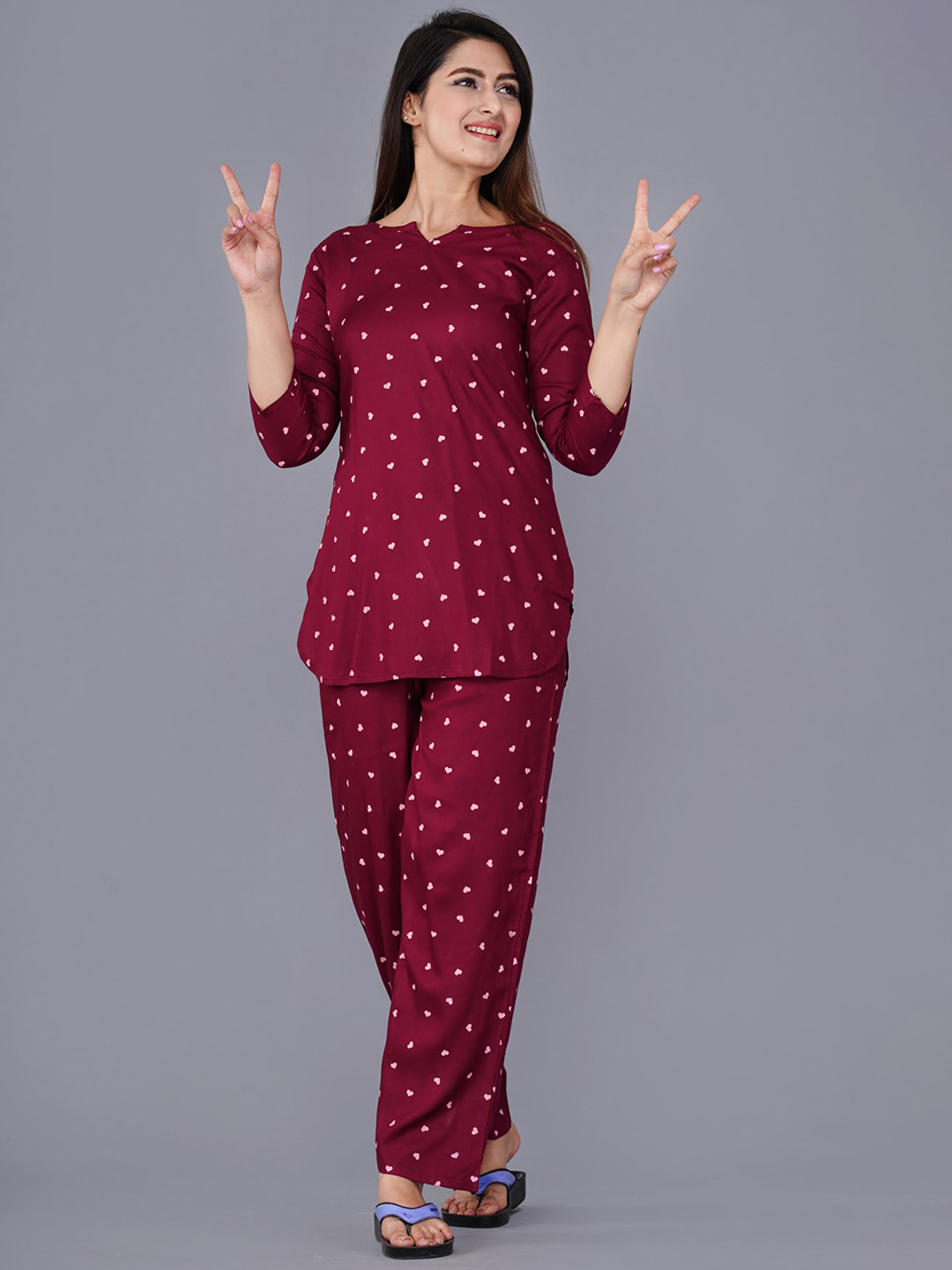 

TREND ME Women Printed Night suit, Maroon