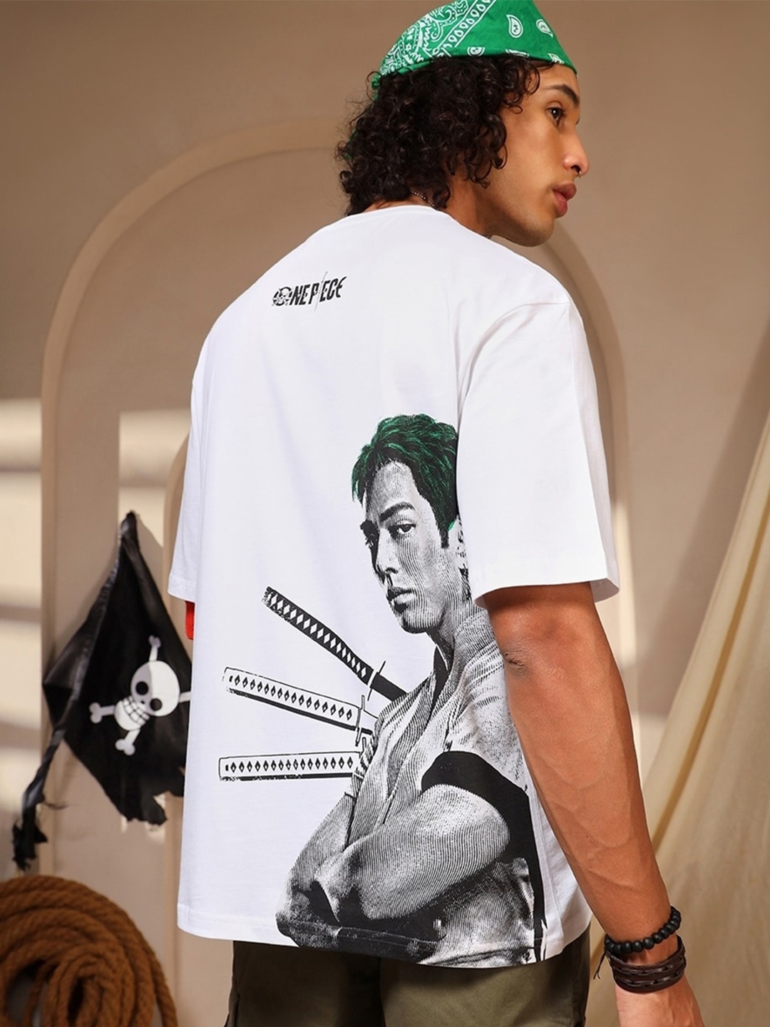 

Bewakoof Men One Piece Zoro Graphic Printed Oversized T-shirt, White