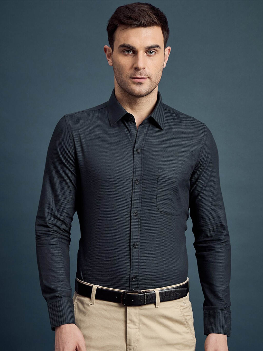 

LOUIS STITCH India Slim Spread Collar Pure Cotton Formal Shirt, Black