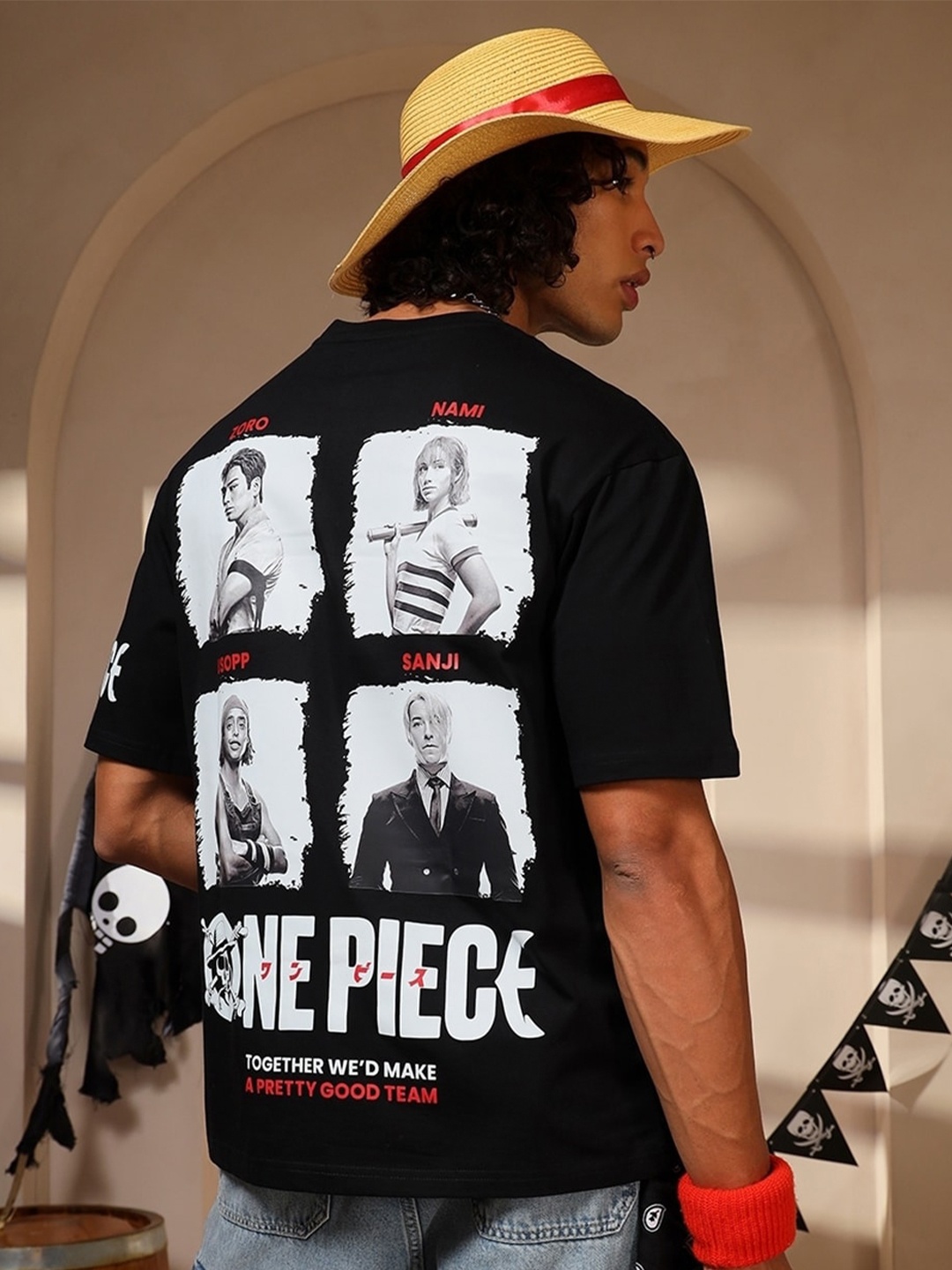 

Bewakoof American Pima Official One Piece Merchandise Printed Oversized Cotton T-shirt, Black