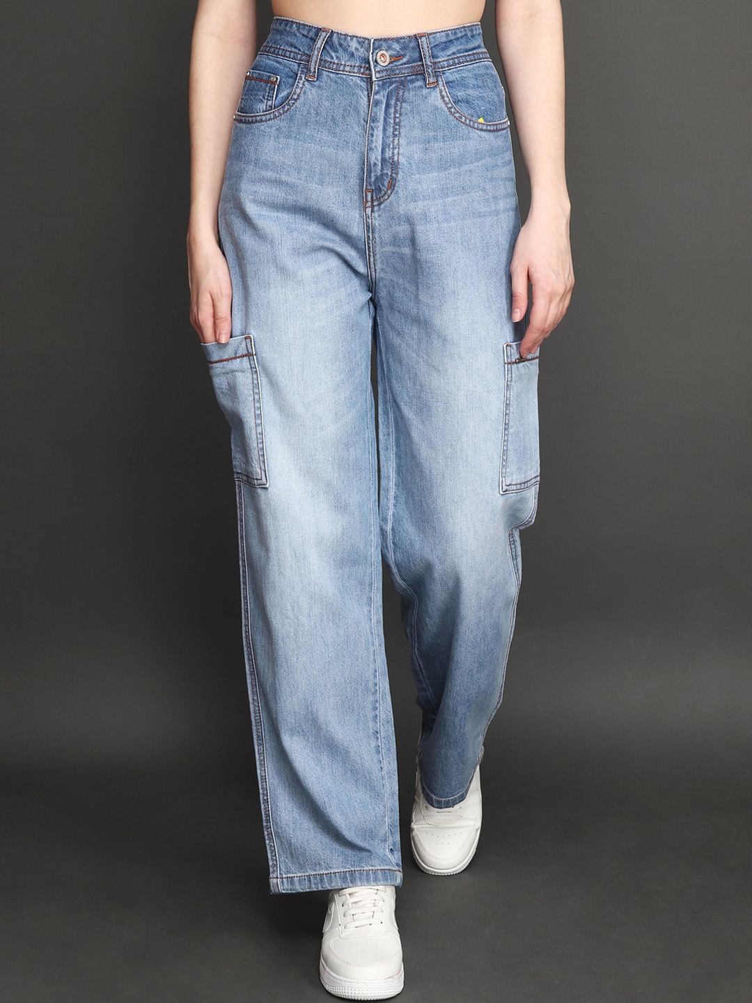 

Albion Women Straight Fit Mildly Distressed Heavy Fade Stretchable Jeans, Blue