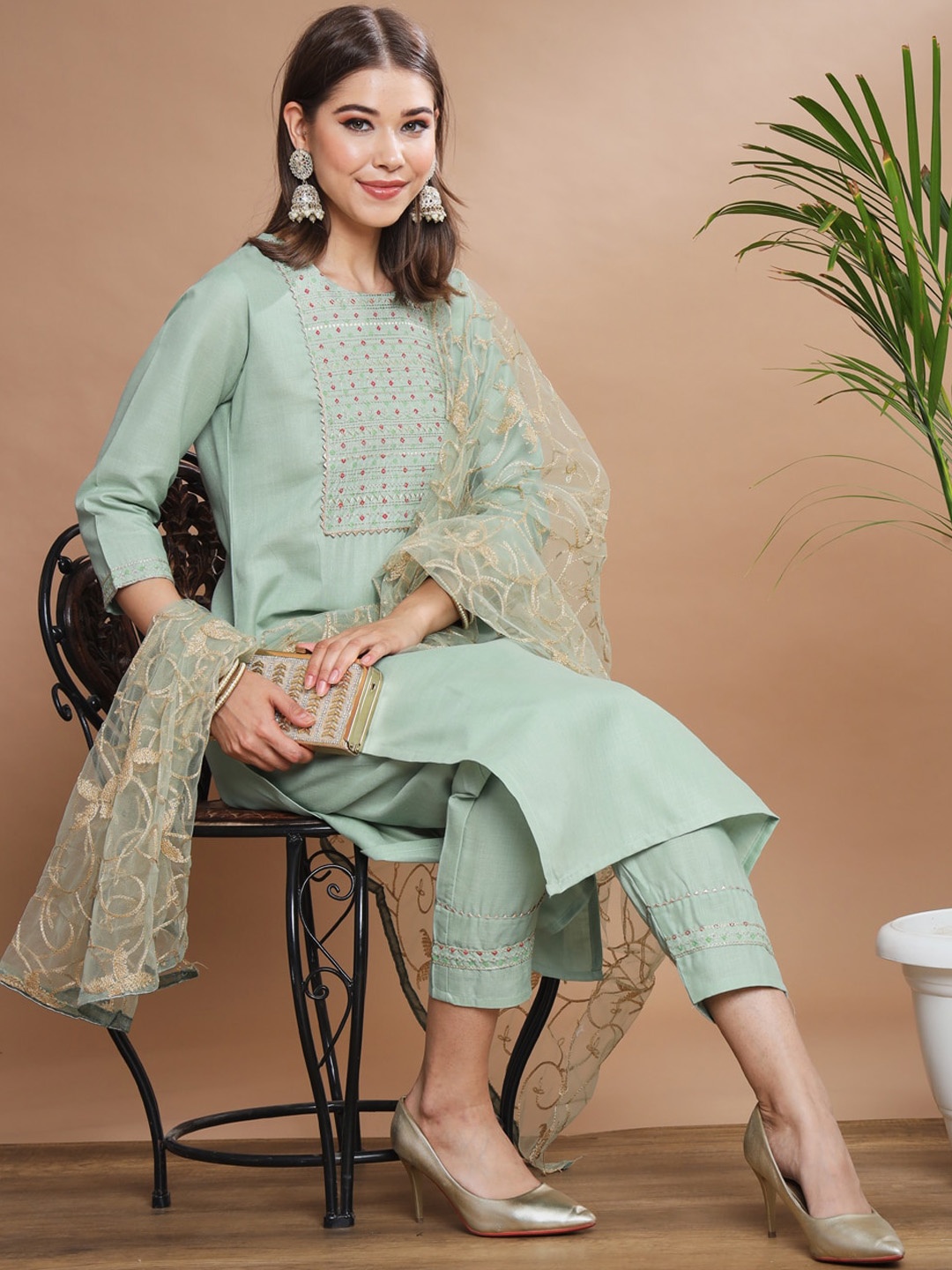 

VredeVogel Women Yoke Design Regular Thread Work Kurta with Trousers & With Dupatta, Green