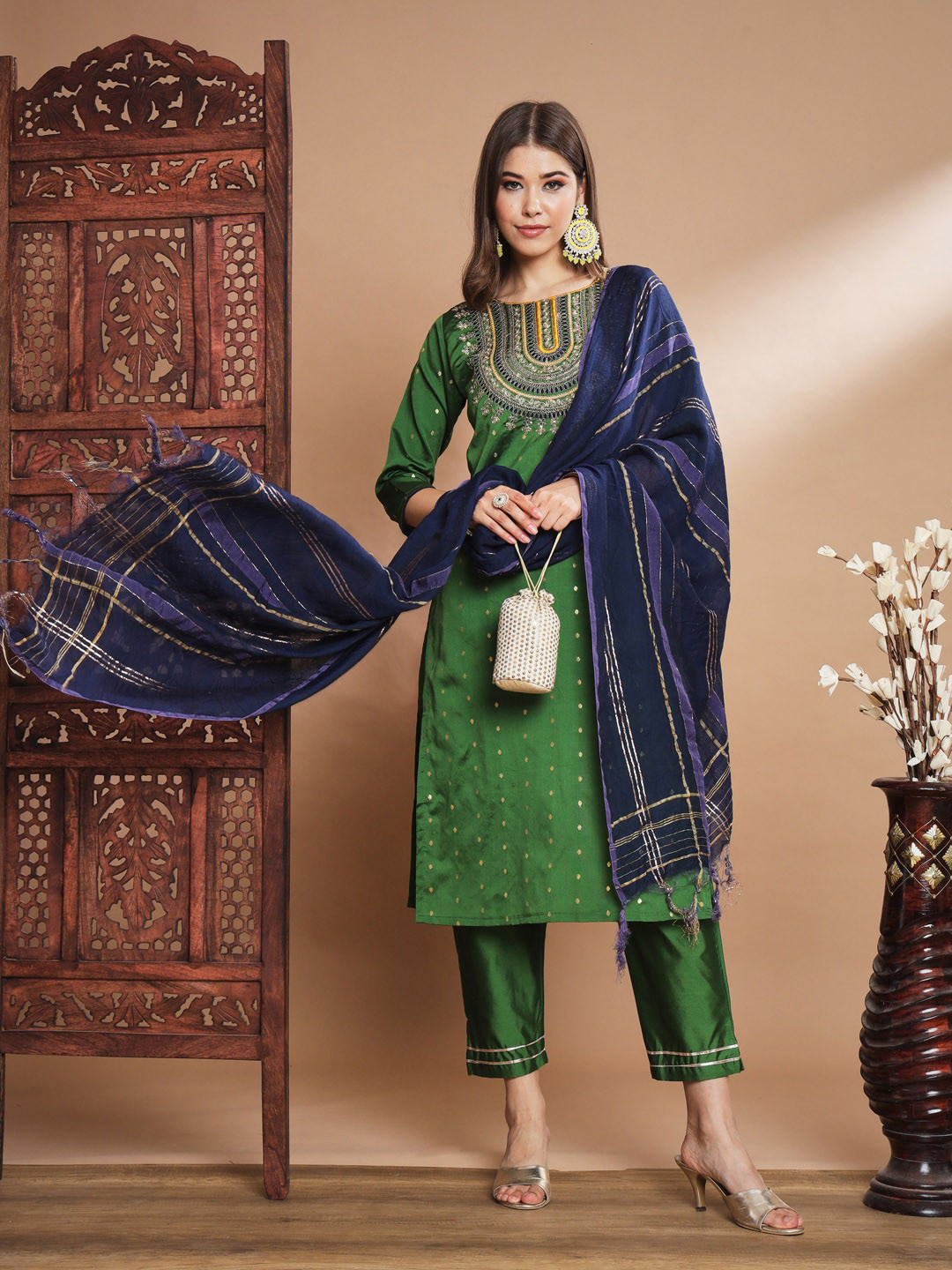 

VredeVogel Women Floral Embroidered Regular Thread Work Kurta with Trousers & With Dupatta, Green