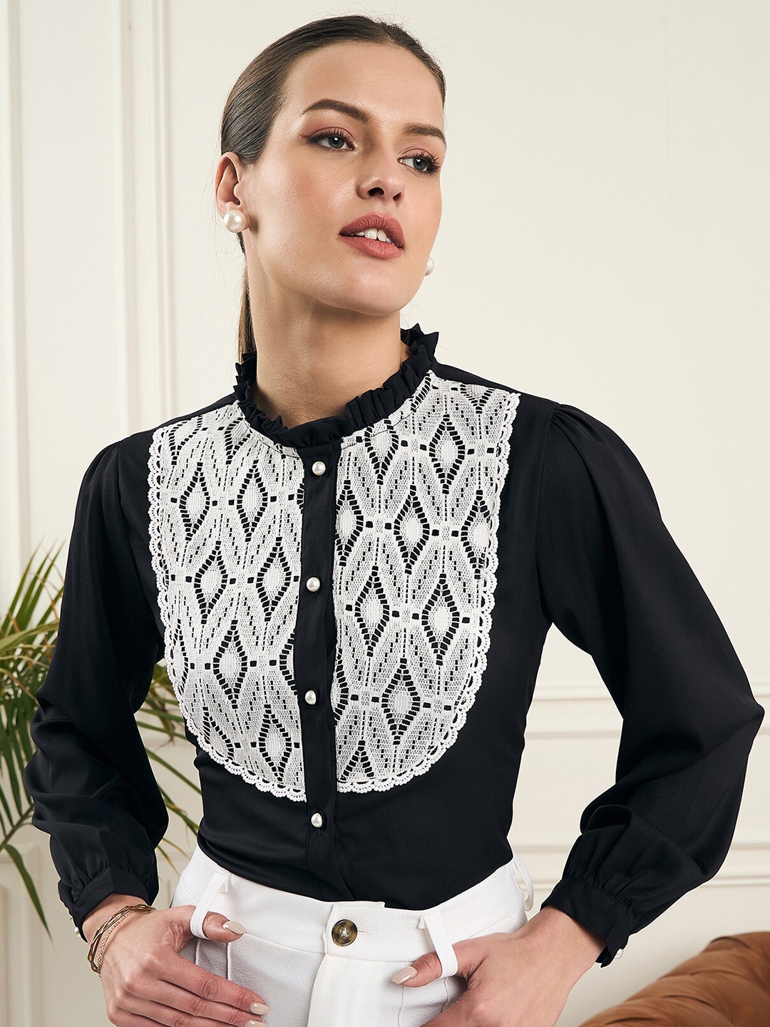 

Style Quotient Black & White Smart Fit Self Design Semiformal Shirt