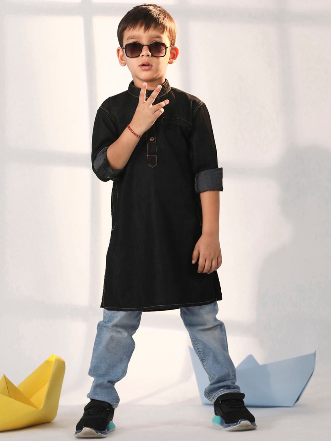 

VASTRAMAY Boys Thread Work Kurta, Black