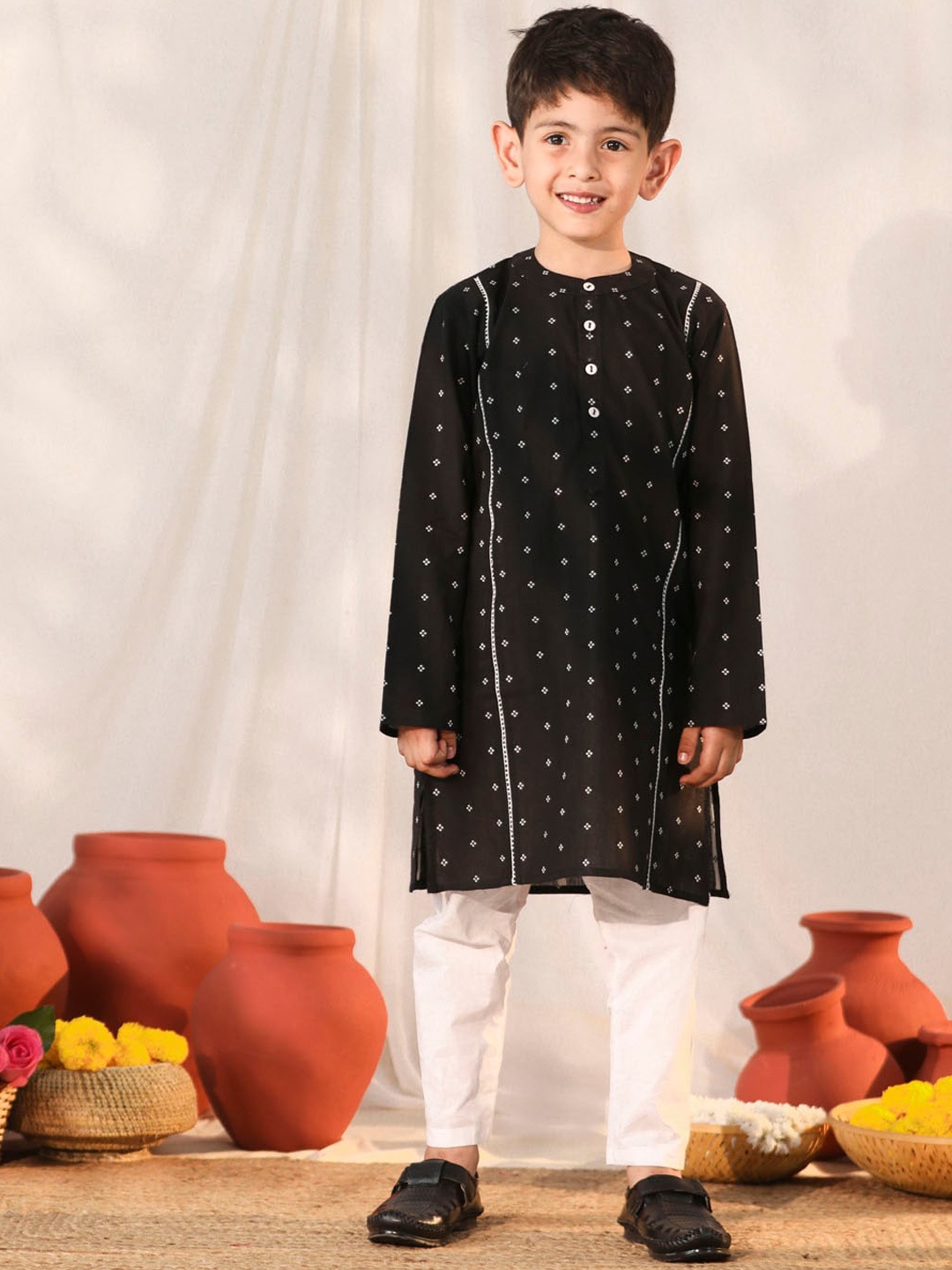 

VASTRAMAY Boys Regular Kurta with Pyjamas, Black