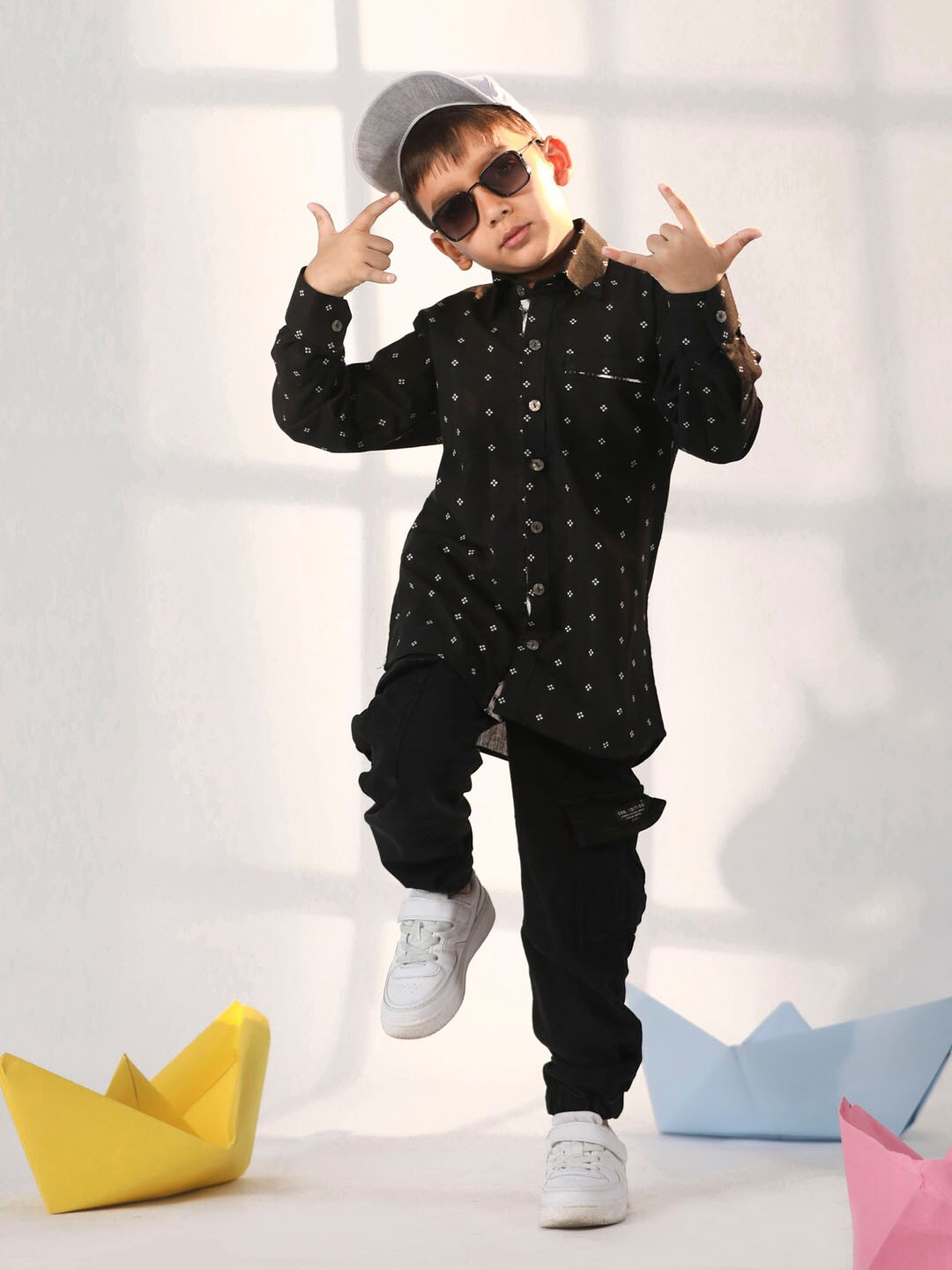 

VASTRAMAY Boys Premium Opaque Printed Casual Shirt, Black