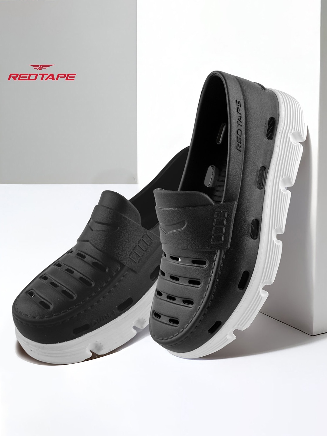 

Red Tape Men Clogs, Black