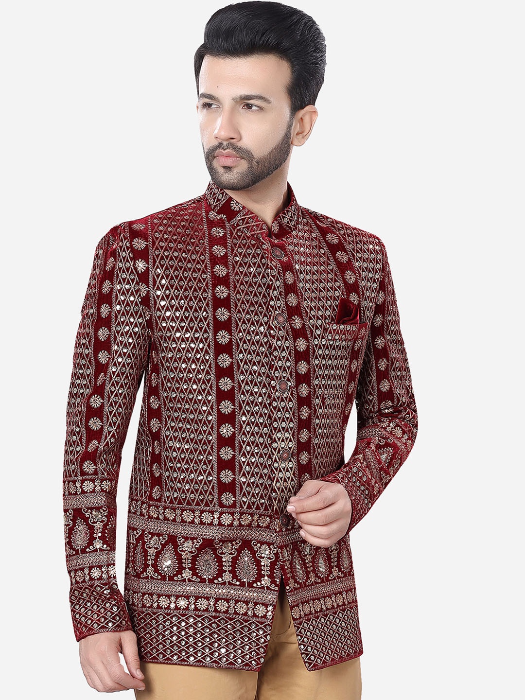 

Avaeta Embellished Mandarin Collar Long Sleeves Velvet Bandhgala Blazer, Maroon