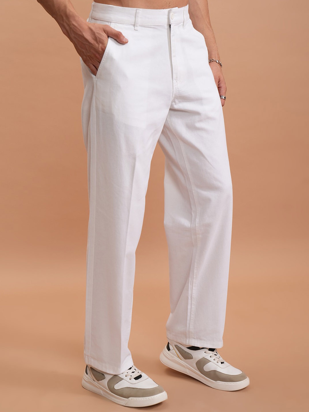 

HIGHLANDER Men Trousers, White