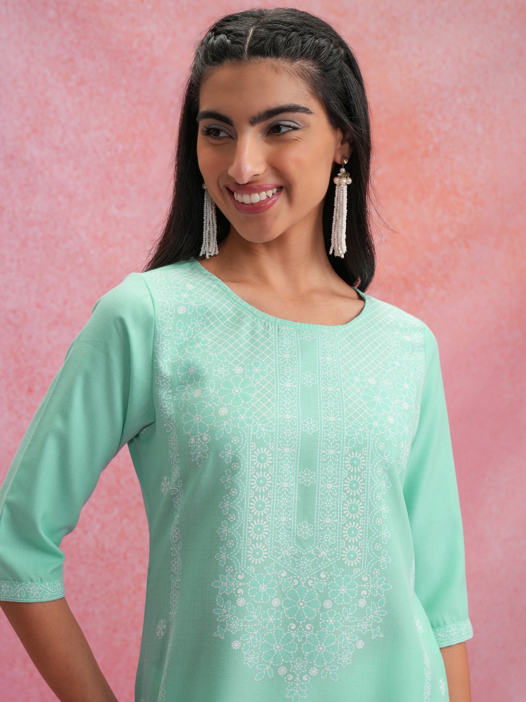 

KETCH Women Flared Sleeves Thread Work Kurta, Green