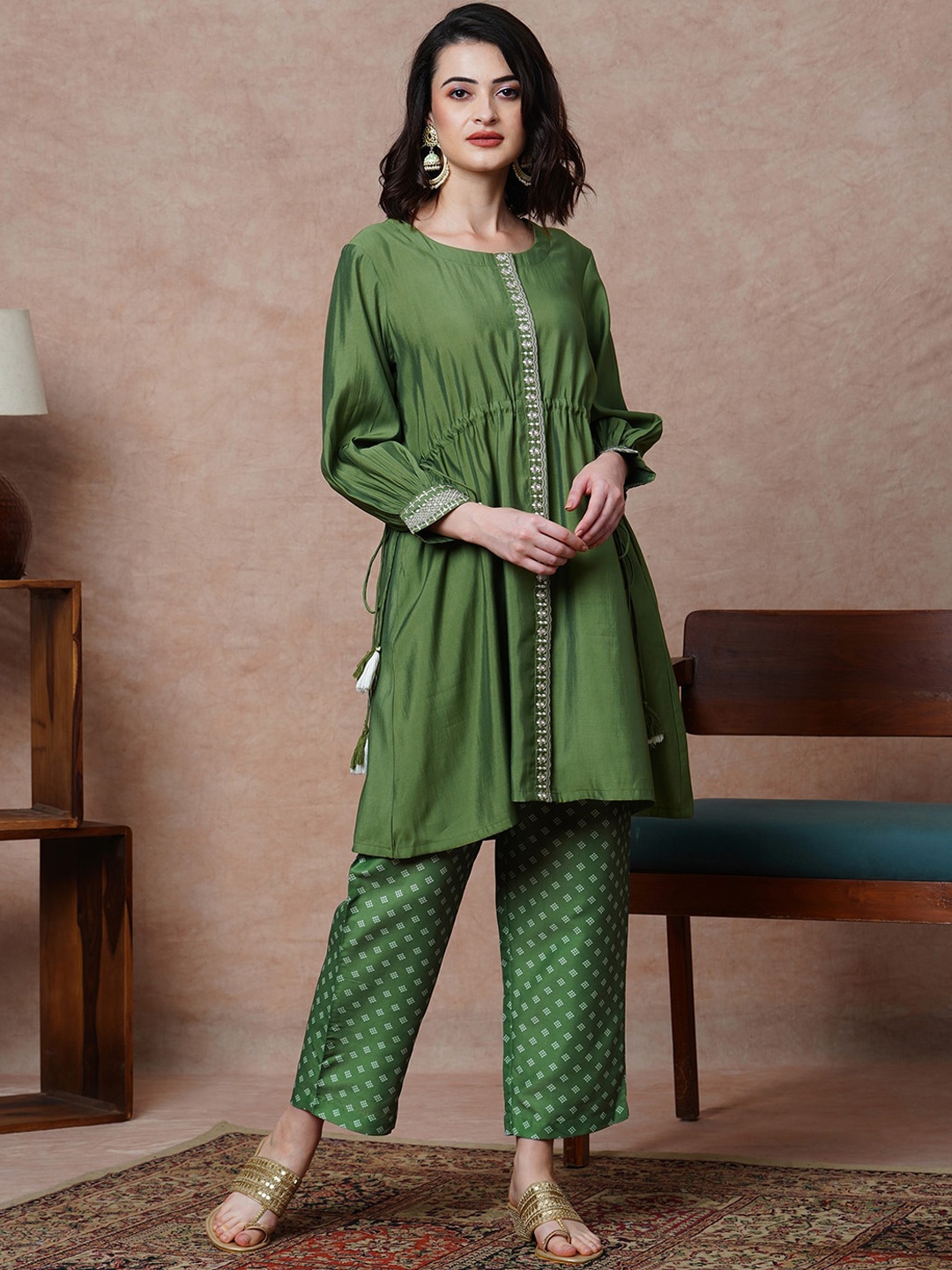 

Globus Green Cuffed Sleeves Tunic With Trousers