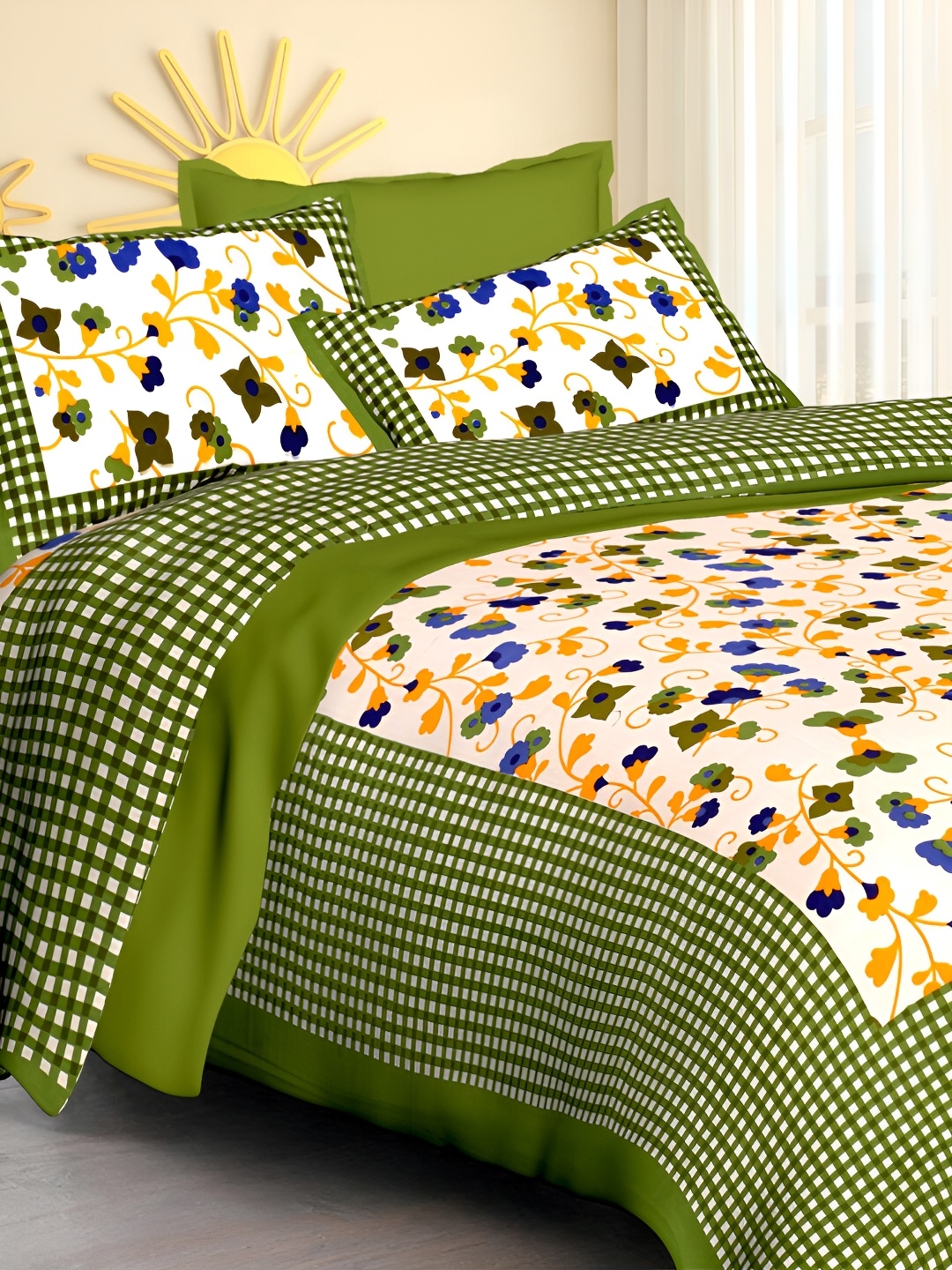 

POORAK Green & Cream-Coloured Floral 104 TC Queen Bedsheet with 2 Pillow Covers