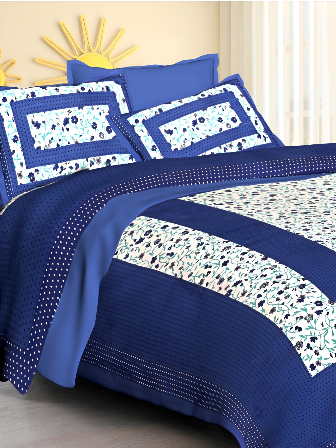 

POORAK Blue & White Floral 104 TC Queen Bedsheet with 2 Pillow Covers