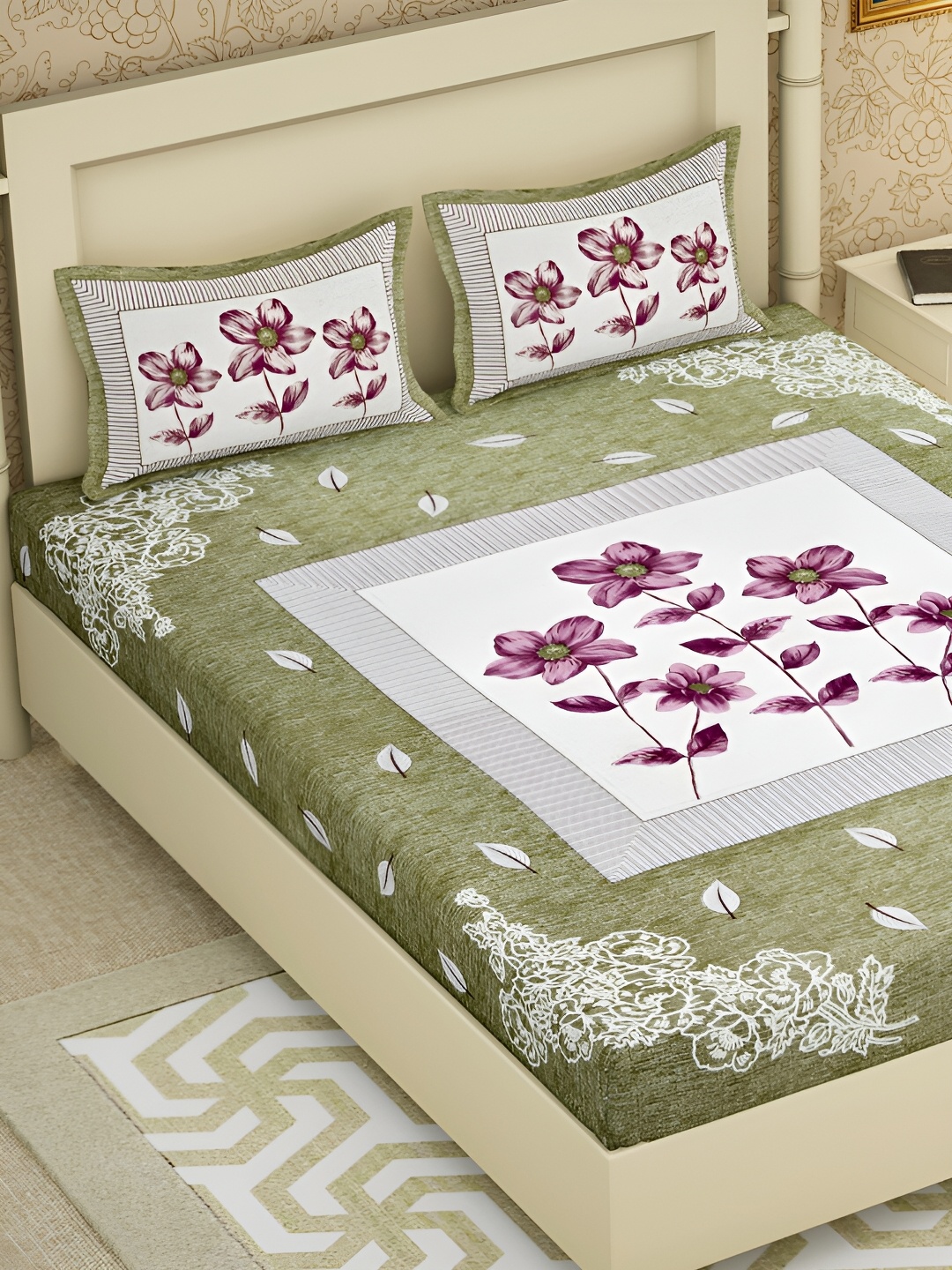 

POORAK Green & White Floral 104 TC Queen Bedsheet with 2 Pillow Covers