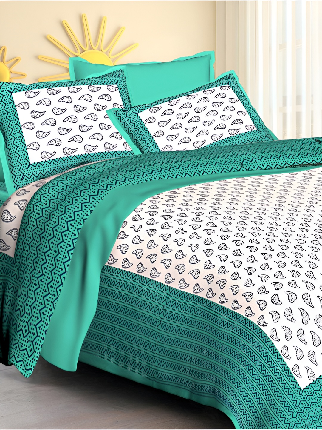 

POORAK Green & White Ethnic Motifs 104 TC Queen Bedsheet with 2 Pillow Covers