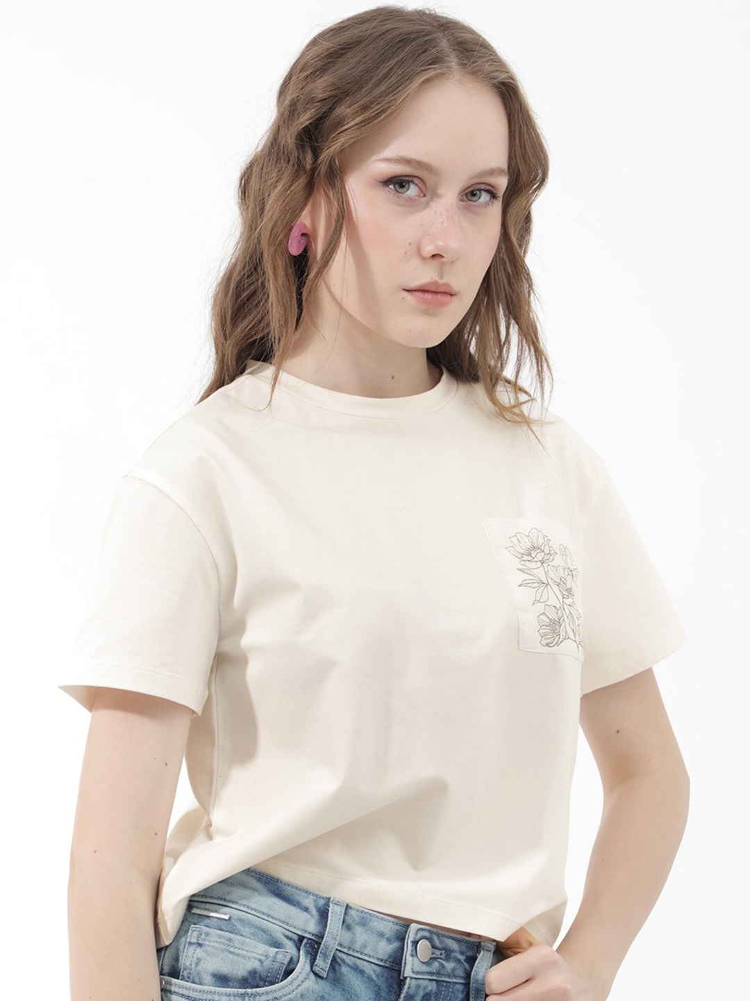 

RAREISM Women V-Neck Pockets T-shirt, Off white