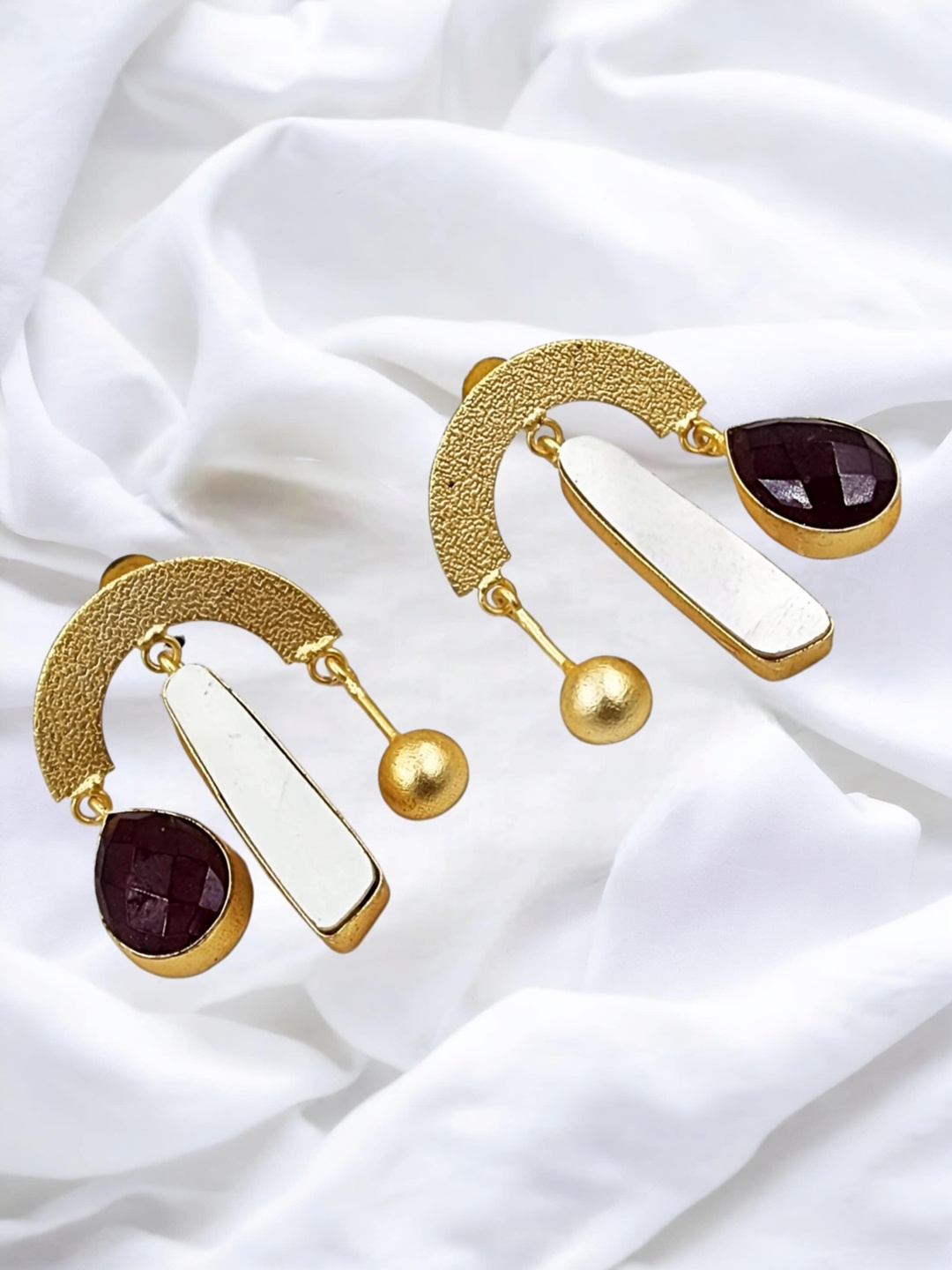 

Anouk Contemporary Studs Earrings, Maroon