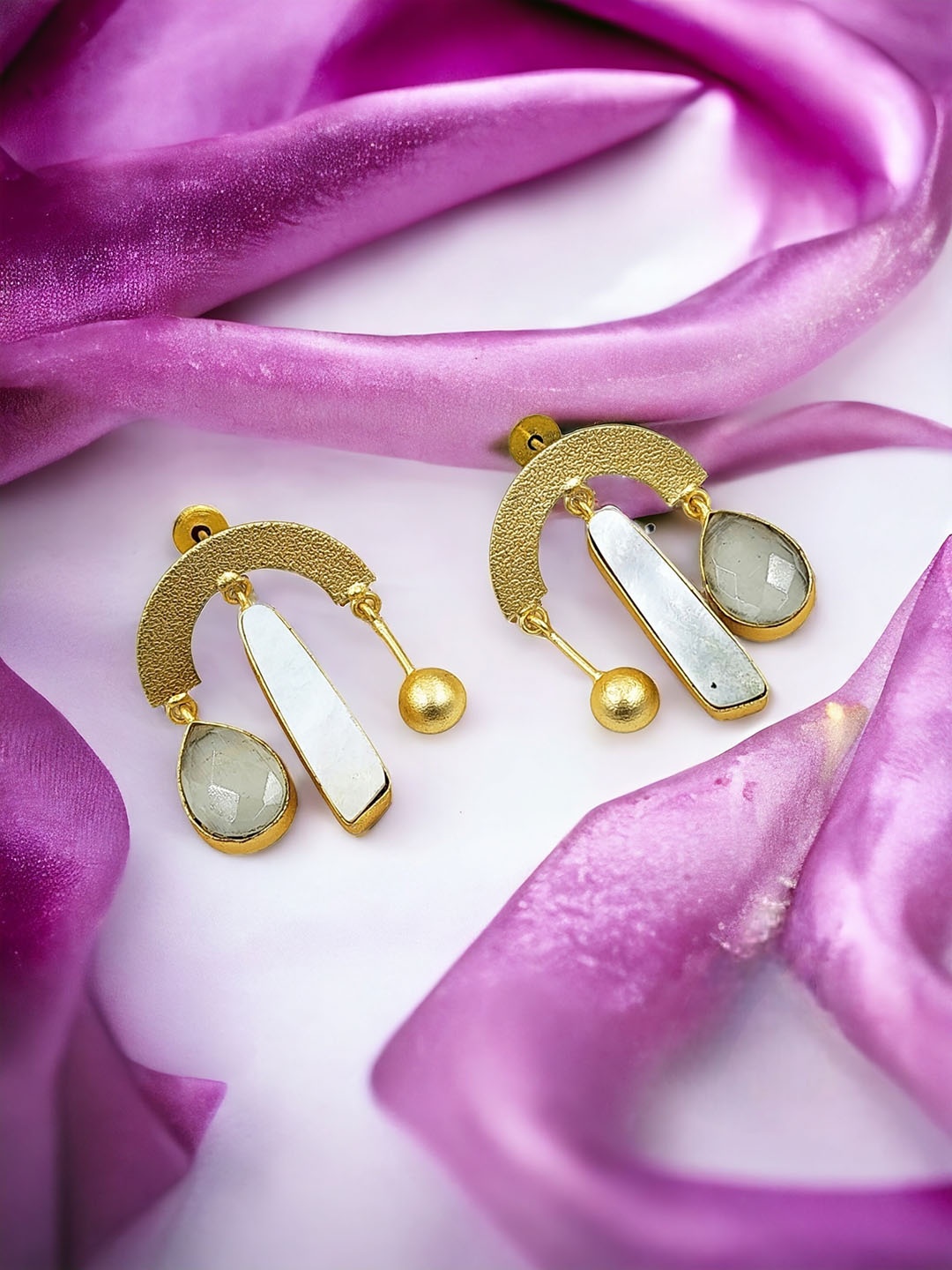 

Anouk Contemporary Studs Earrings, White