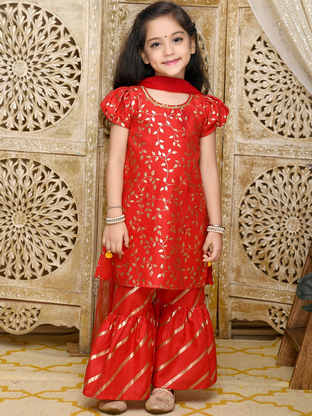 

SAKA DESIGNS Girls Floral Printed Regular Kurta with Sharara & With Dupatta, Red