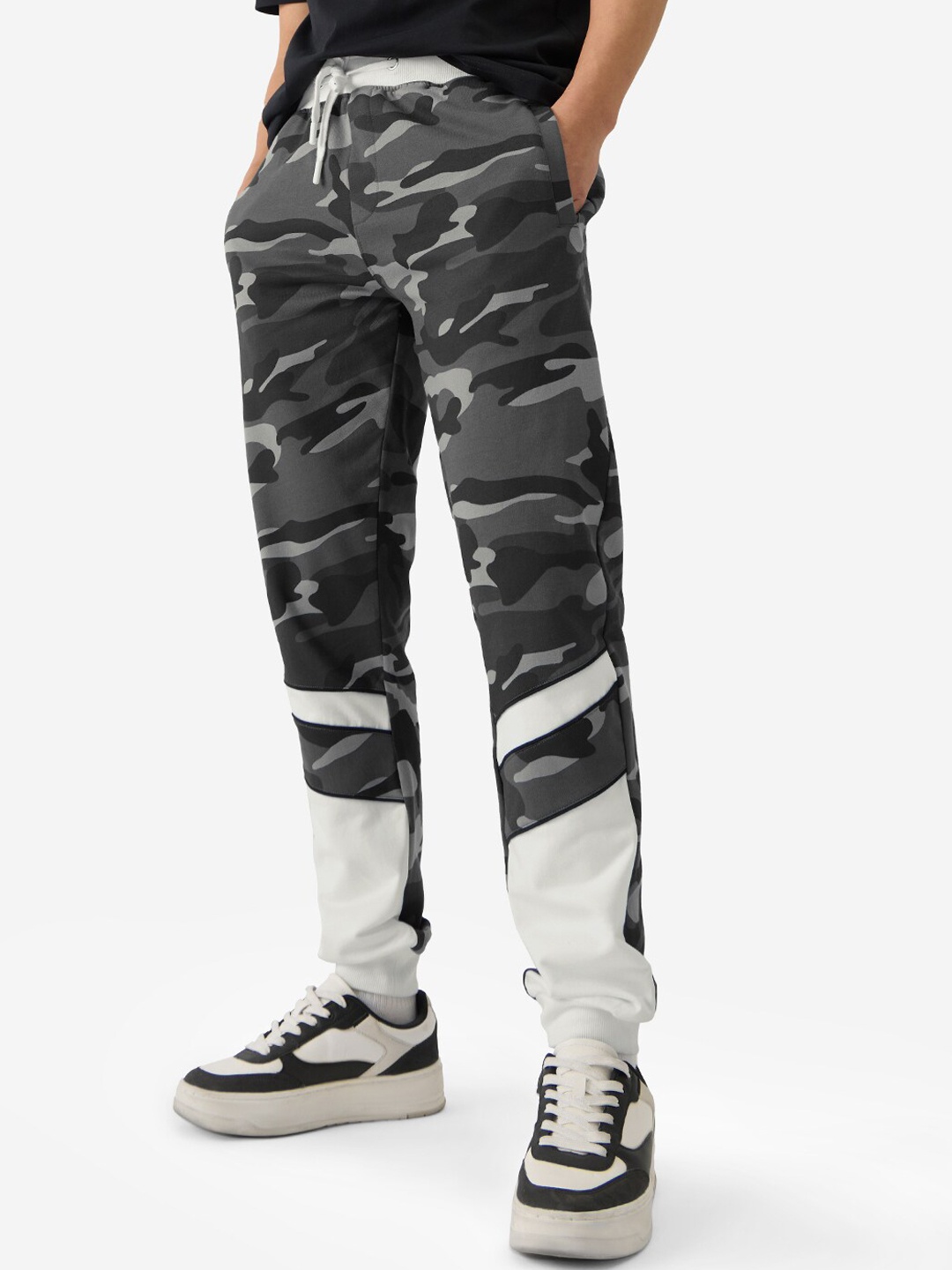 

The Souled Store Camo Central Men Printed Mid Rise Joggers, Grey