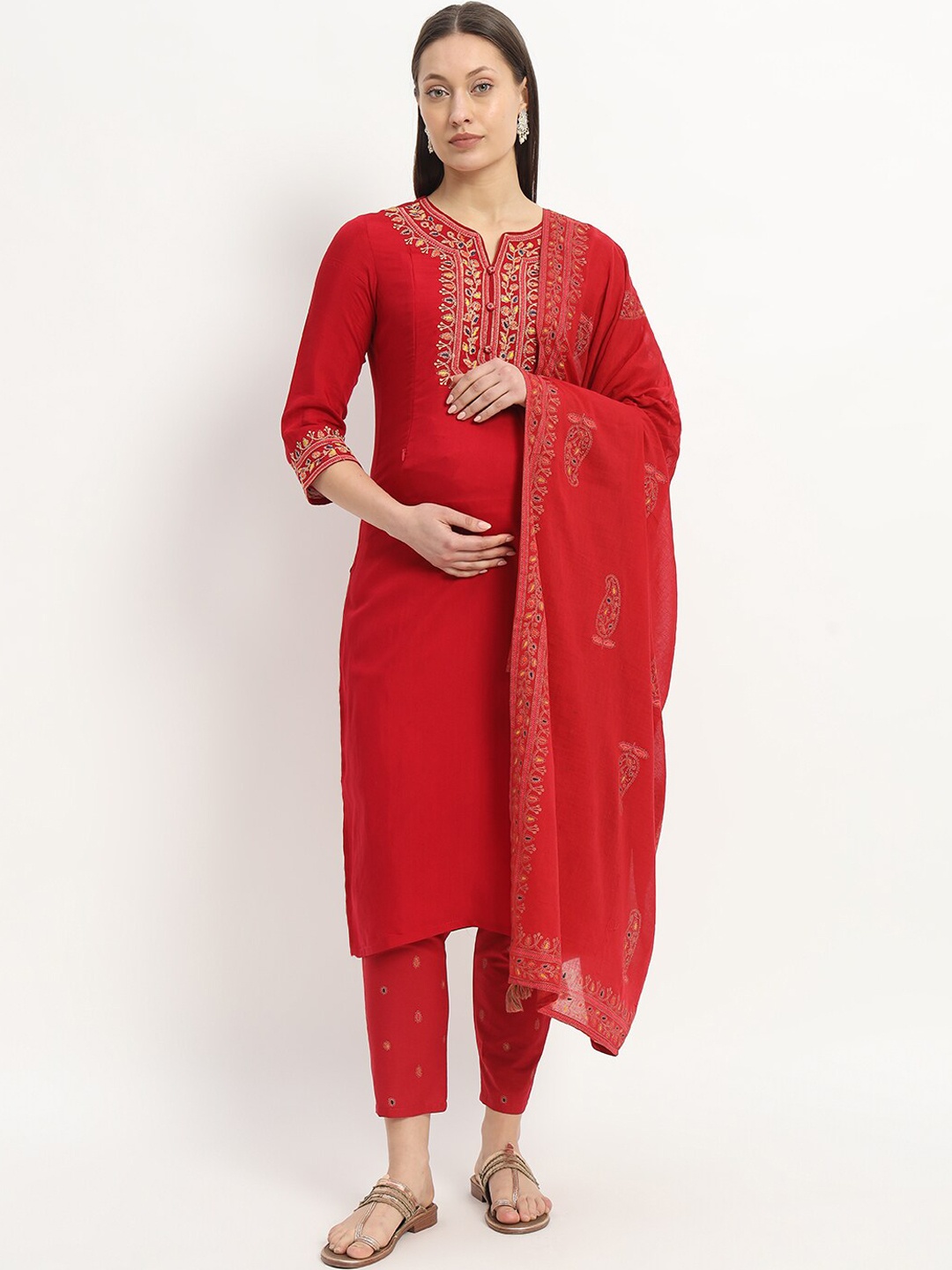 

mumzhug Women Ethnic Motifs Yoke Design Regular Thread Work Kurta with Trousers & With Dupatta, Red