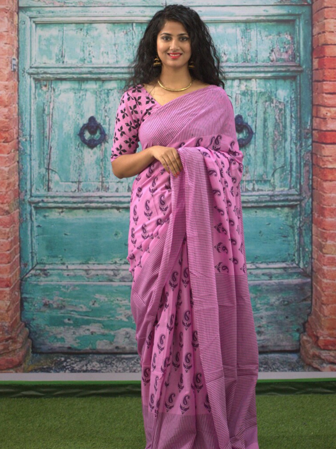 

GK FASHION Paisley Printed Pure Cotton Saree, Pink