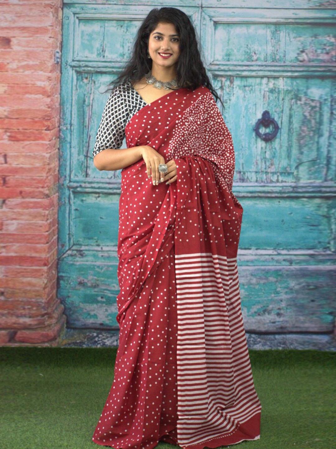 

GK FASHION Polka Dot Printed Pure Cotton Saree, Maroon