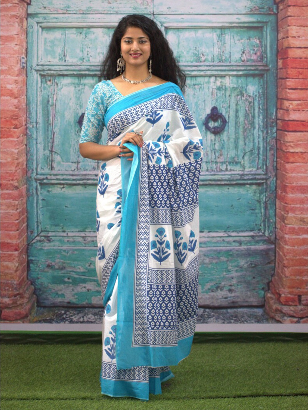

GK FASHION Floral Printed Pure Cotton Saree, Blue