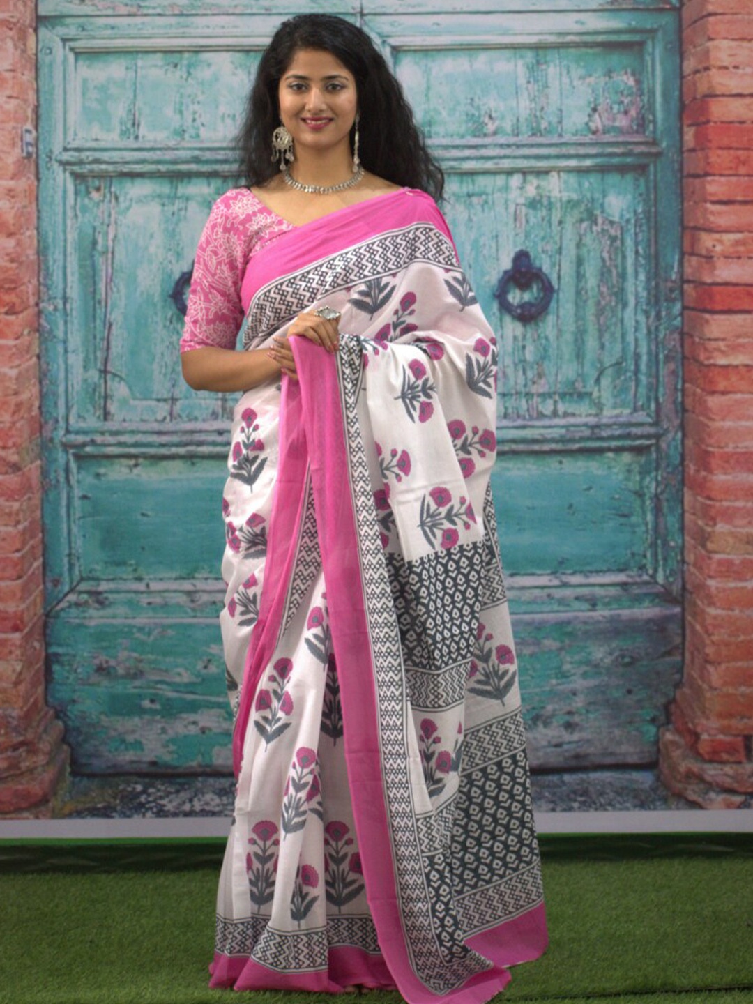 

GK FASHION Floral Printed Pure Cotton Saree, Pink