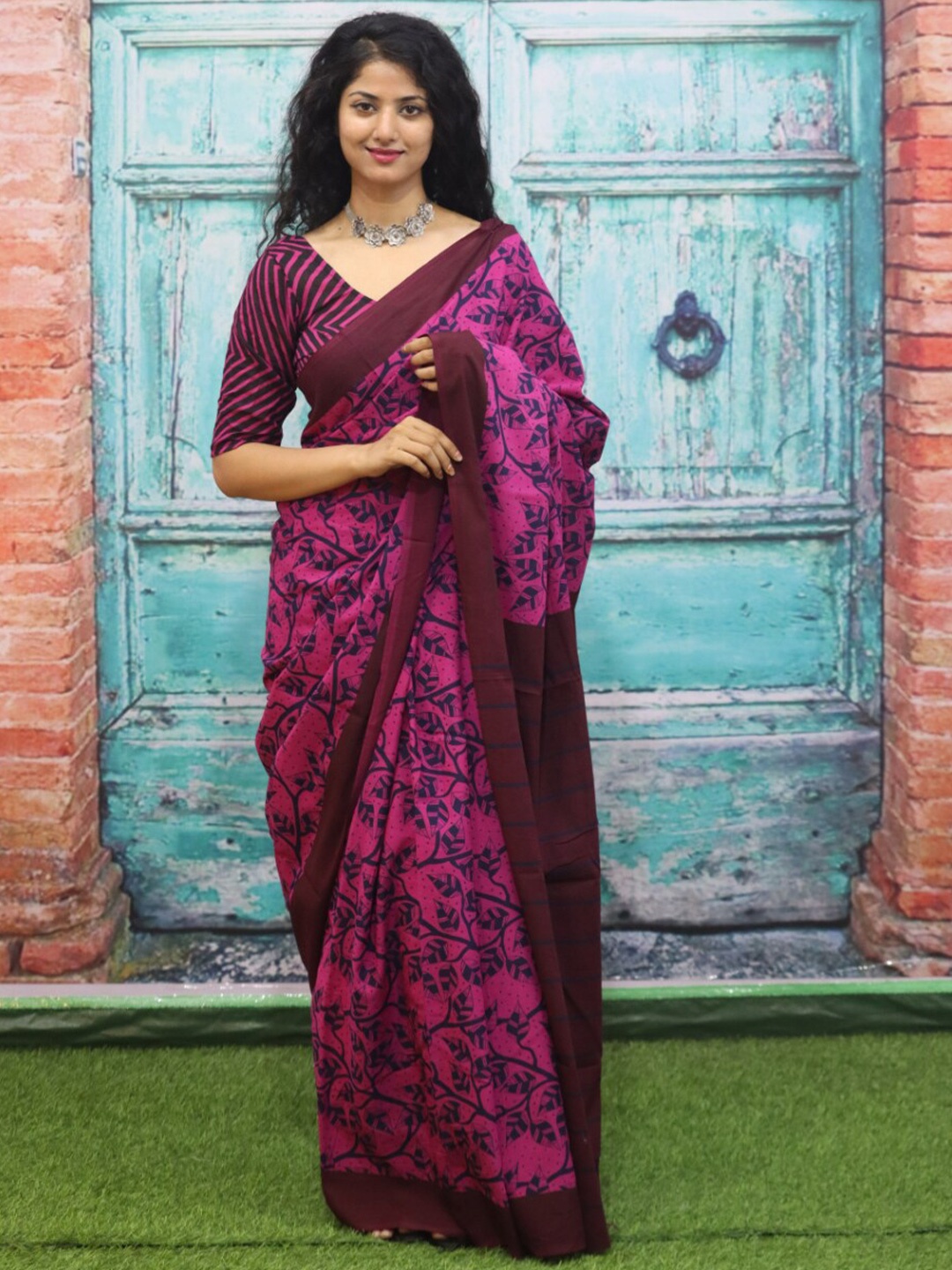 

GK FASHION Floral Printed Pure Cotton Saree, Pink