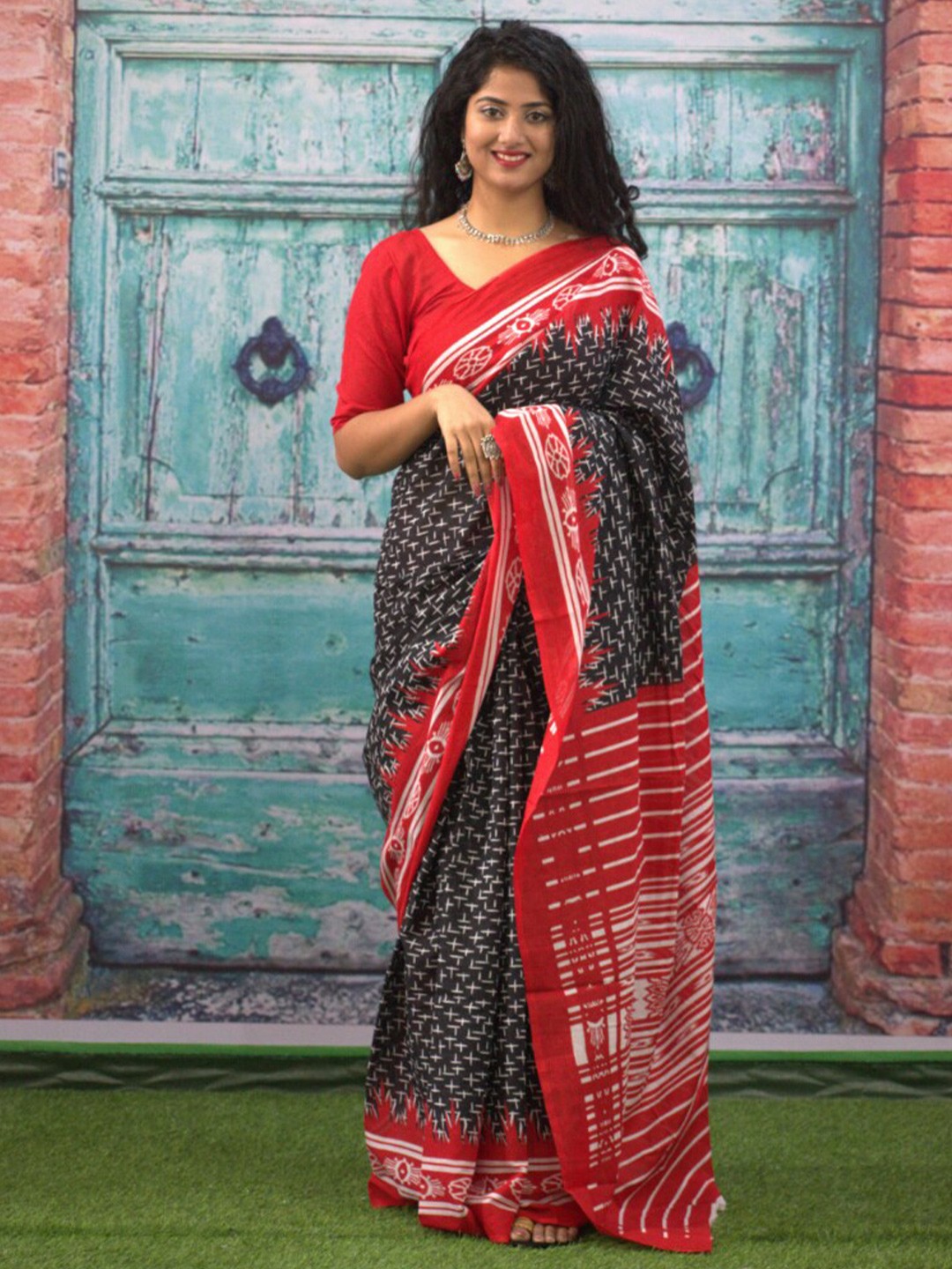 

GK FASHION Geometric Printed Pure Cotton Saree, Black