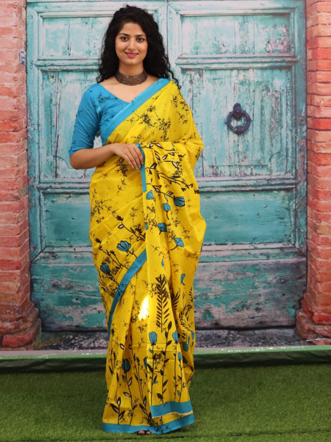 

GK FASHION Floral Printed Pure Cotton Saree, Yellow