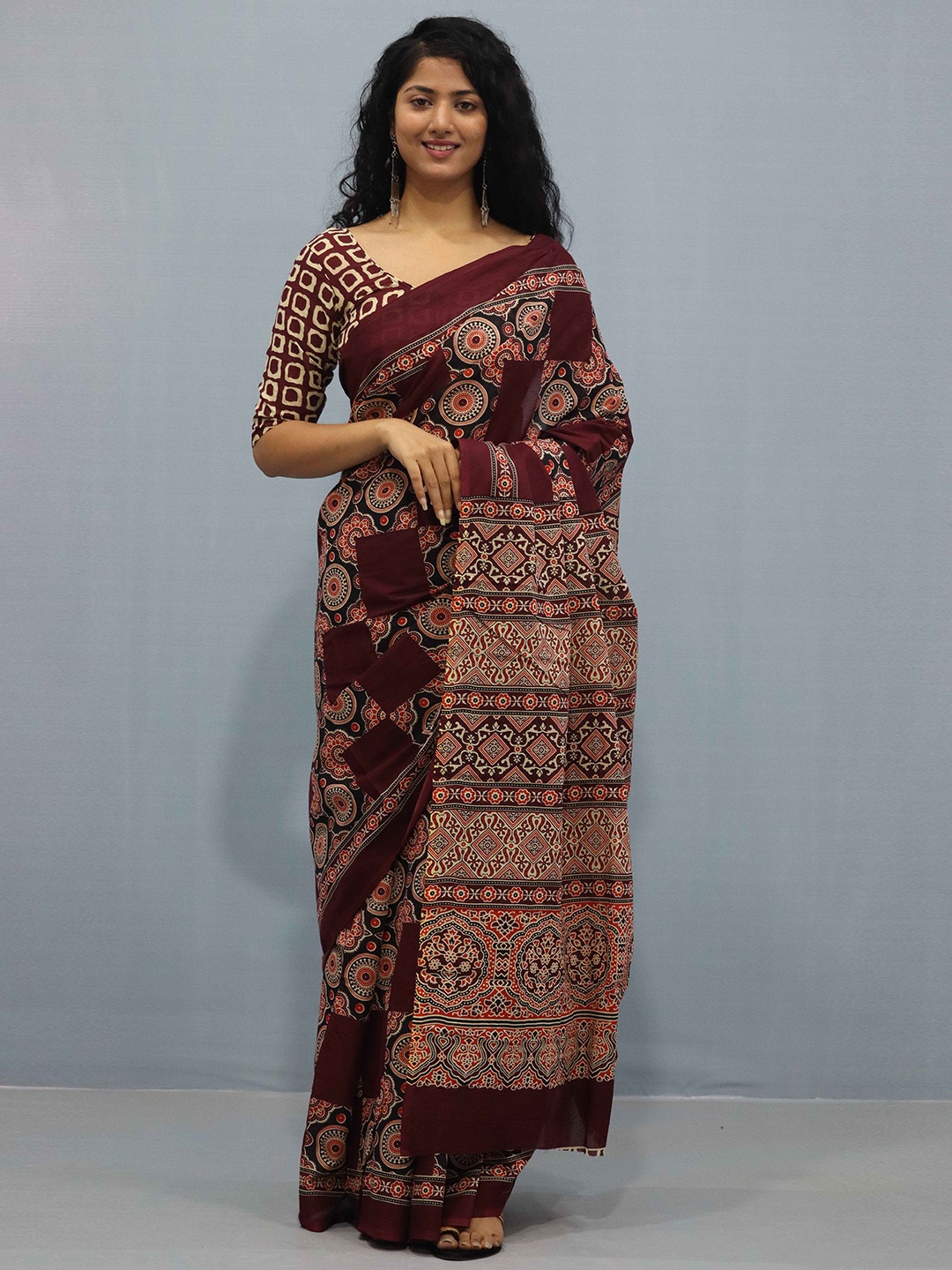 

GK FASHION Geometric Printed Pure Cotton Saree, Maroon