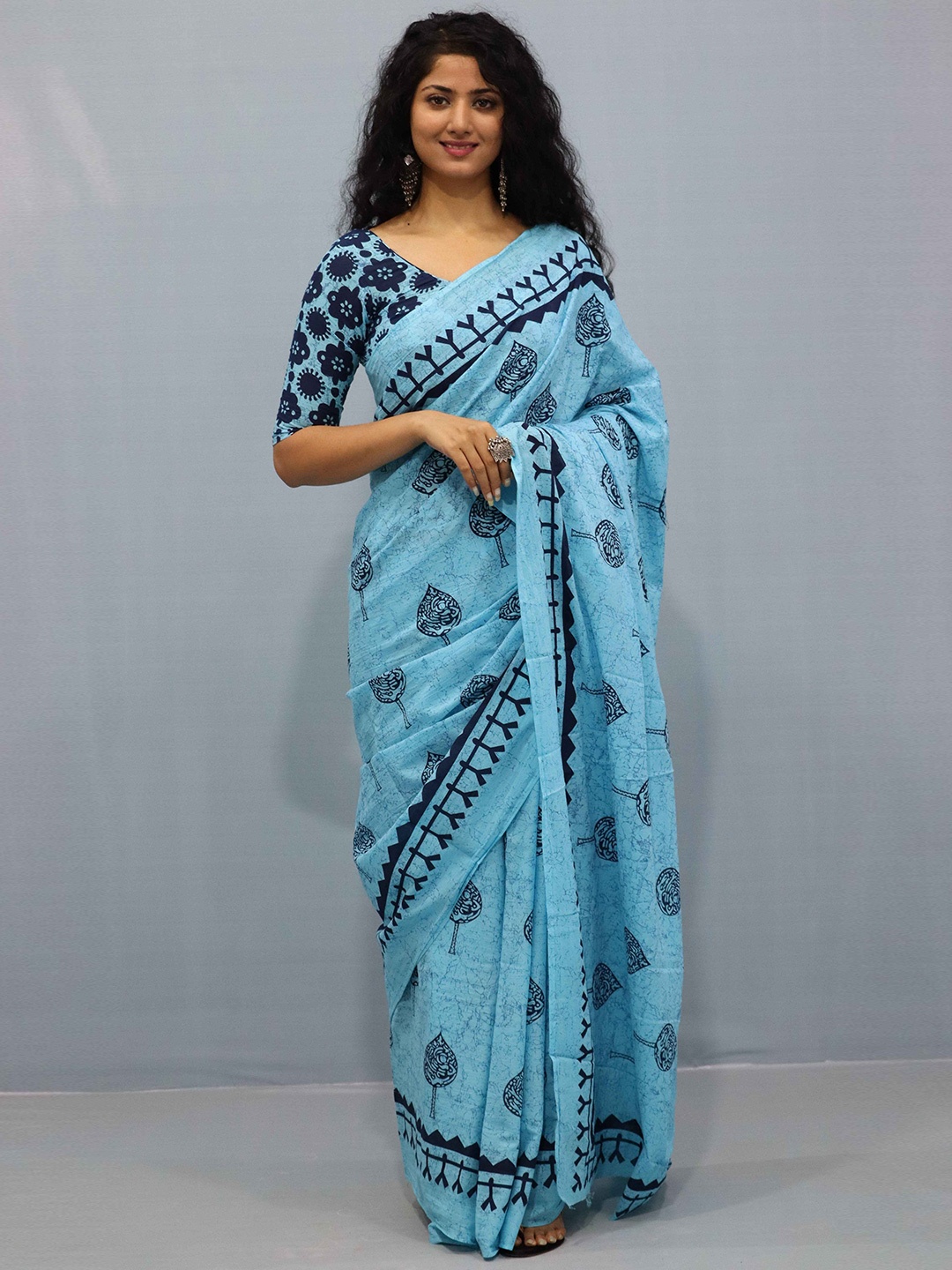 

GK FASHION Floral Printed Pure Cotton Saree, Blue