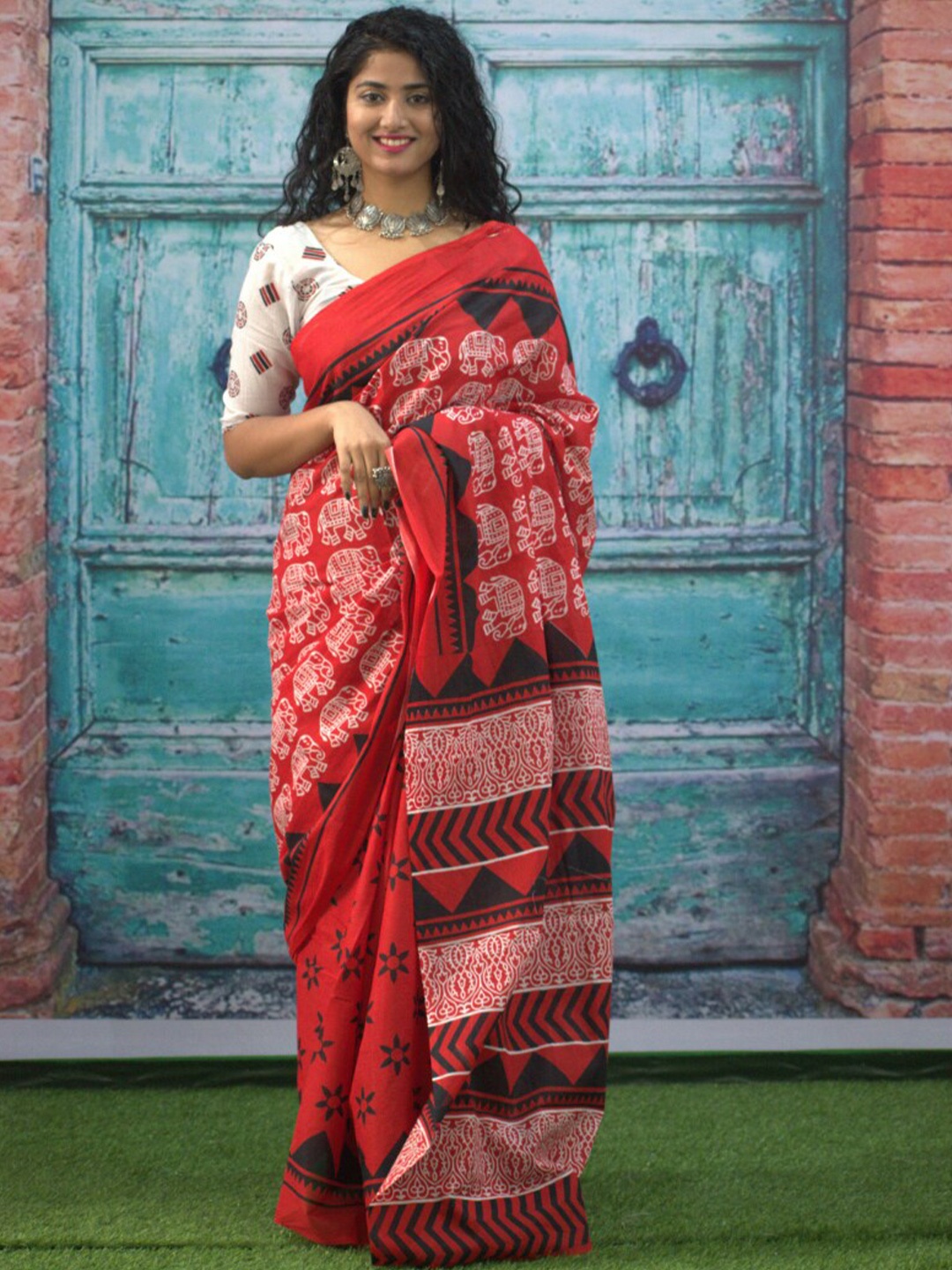 

GK FASHION Ethnic Motifs Printed Pure Cotton Saree, Red